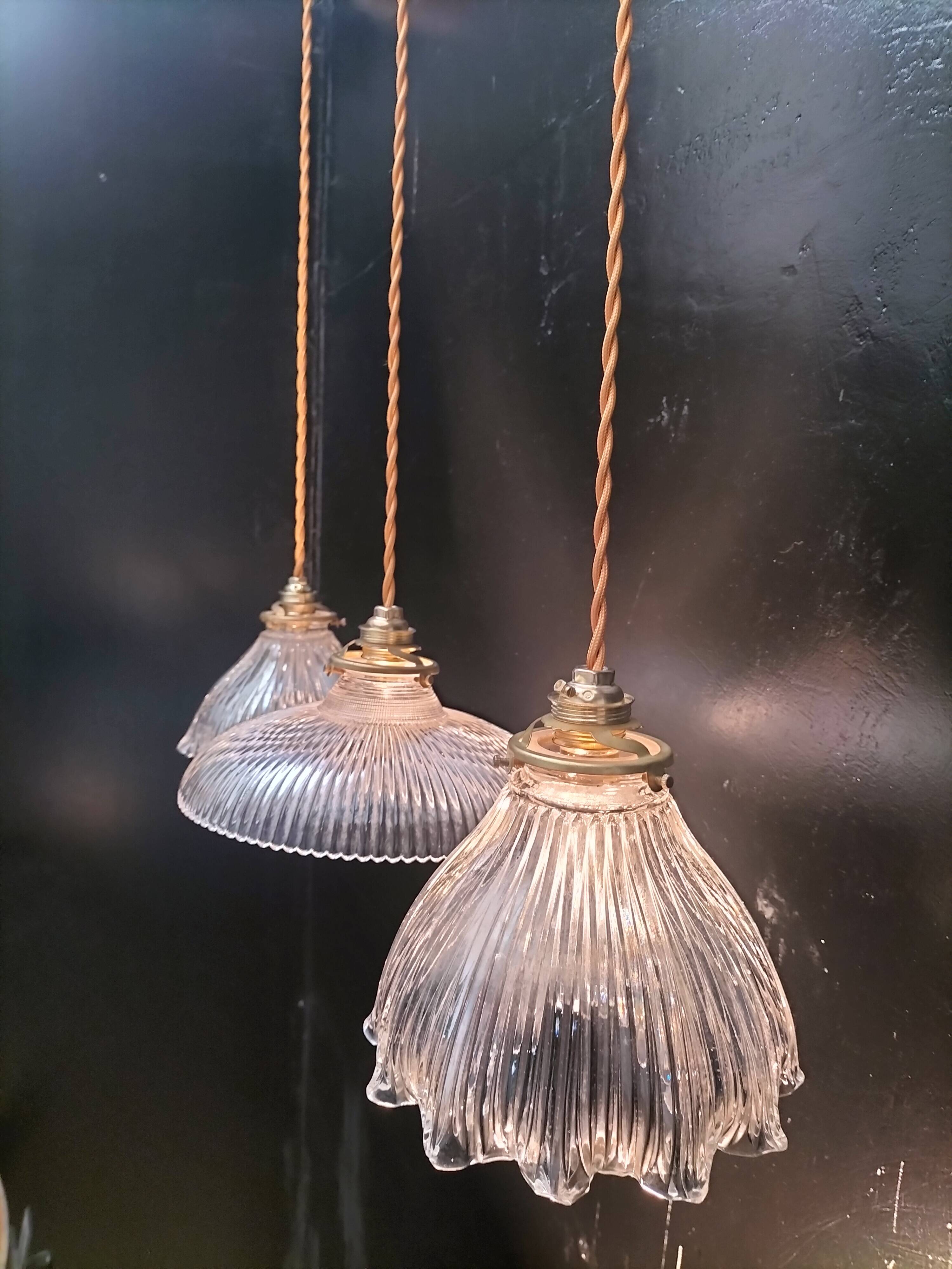 3 holophane suspensions