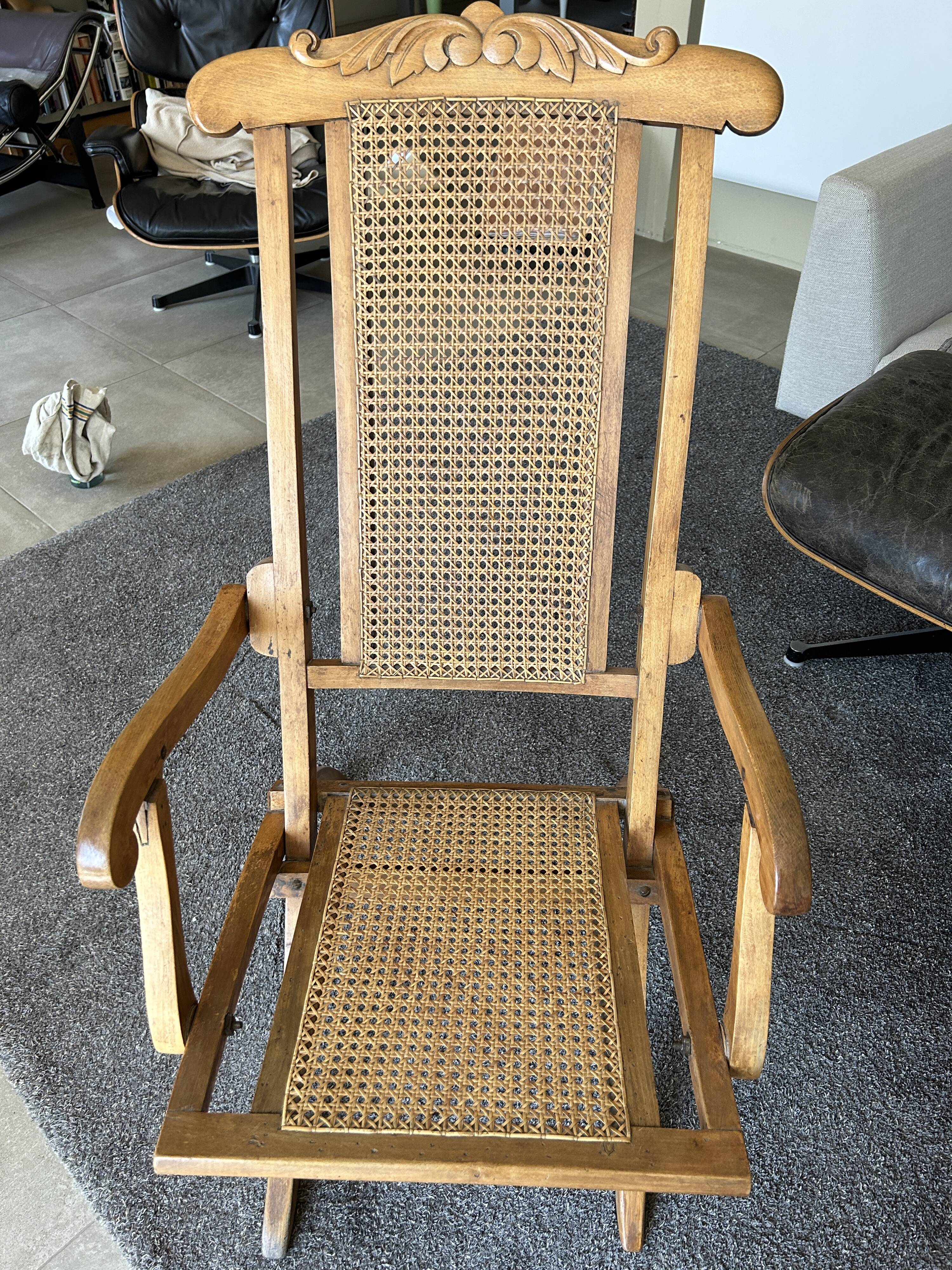 Colonial style deck chair