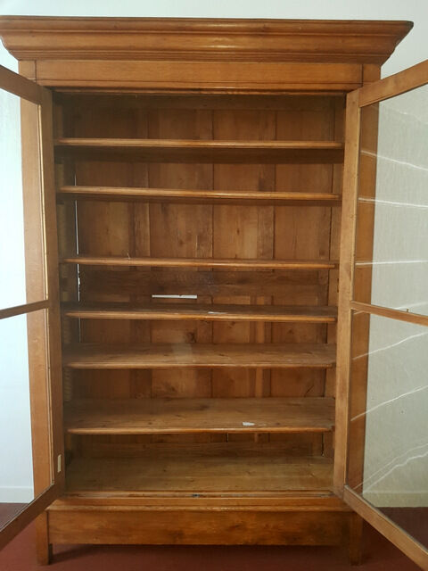 Glazed library in gilded oak
