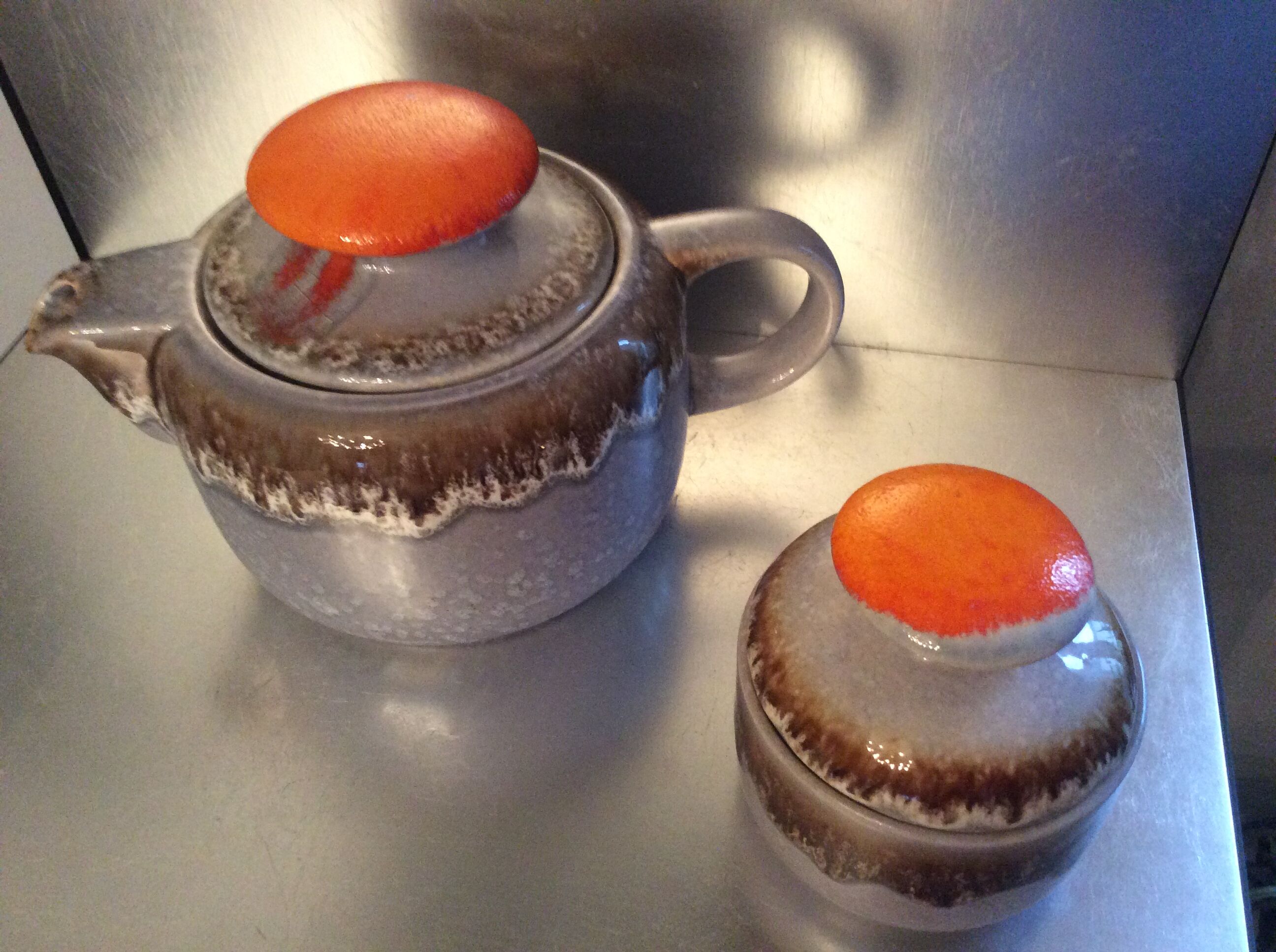 A teapot set and its vintage DDR-Germany sugar maker from the 1960s