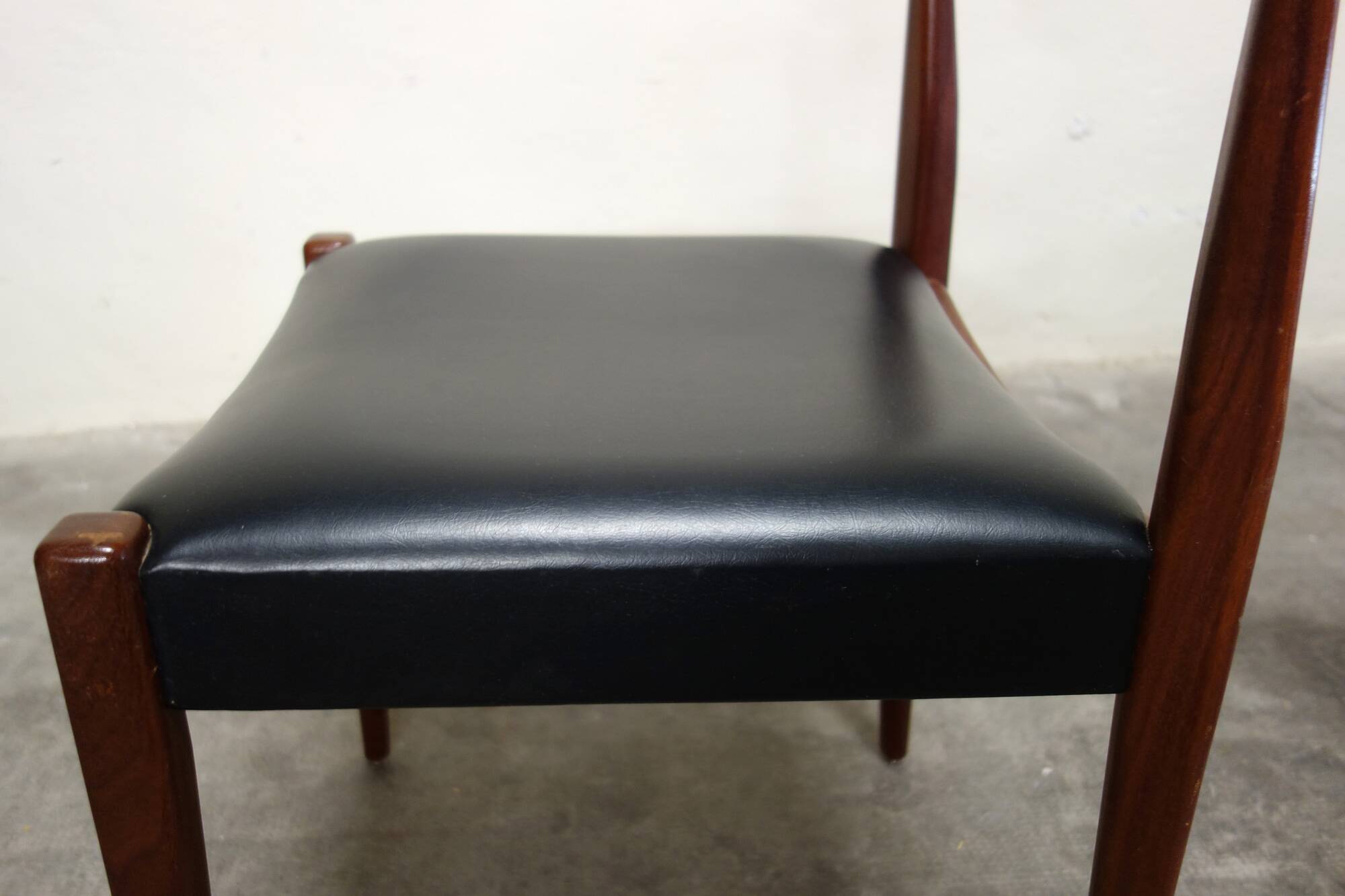 4 chaises scandinaves années 60