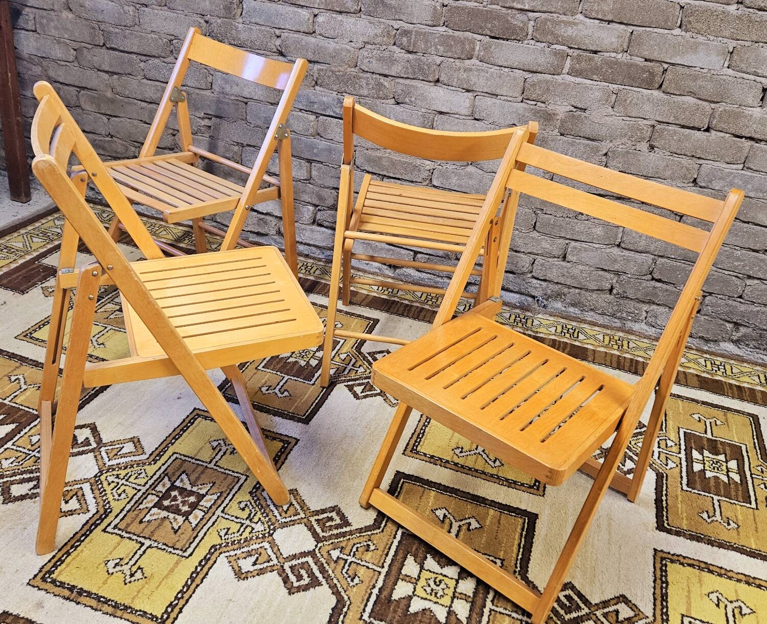 Set de 4 chaises pliantes dépareillées vintage