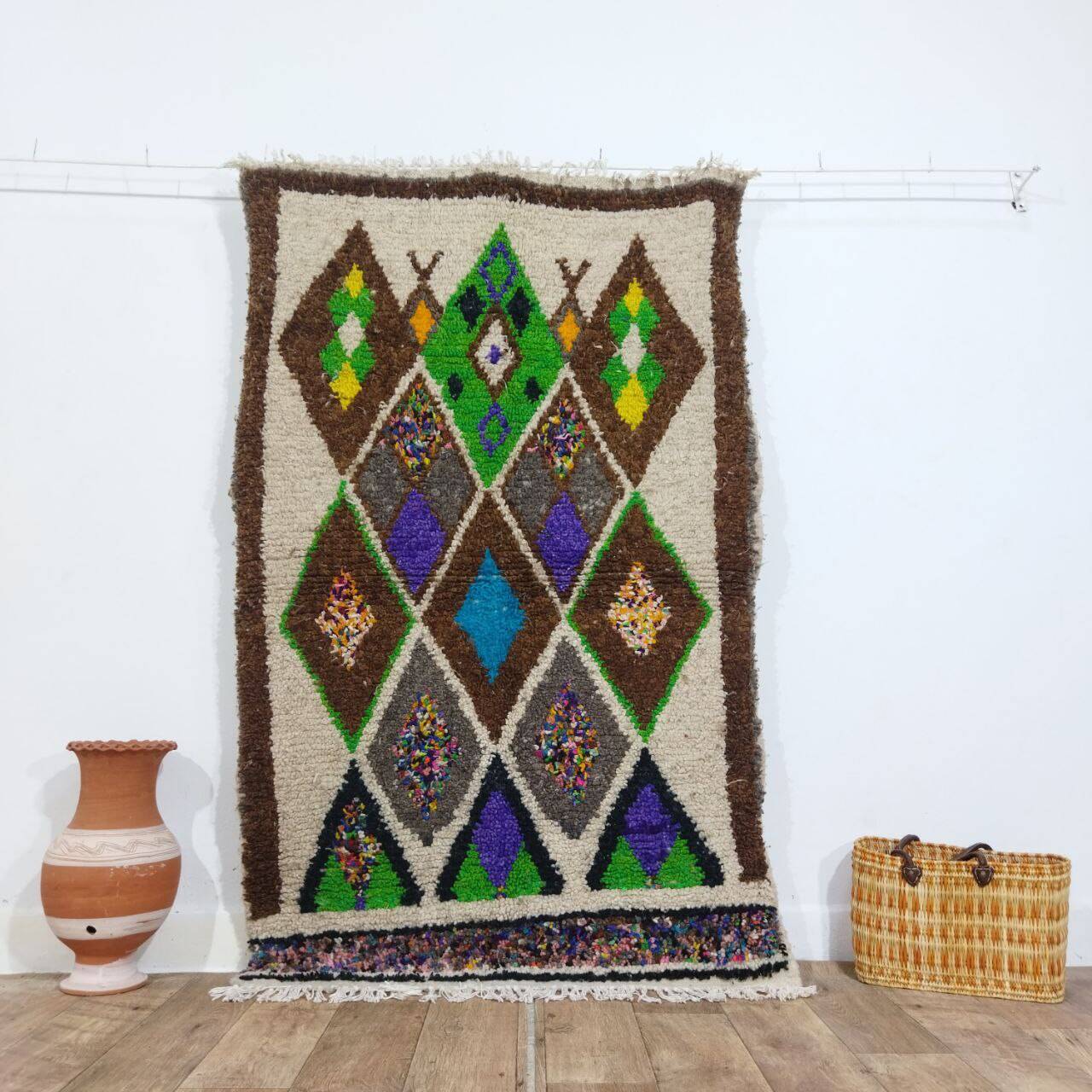Handcrafted moroccan berber rug 178 x 114 cm