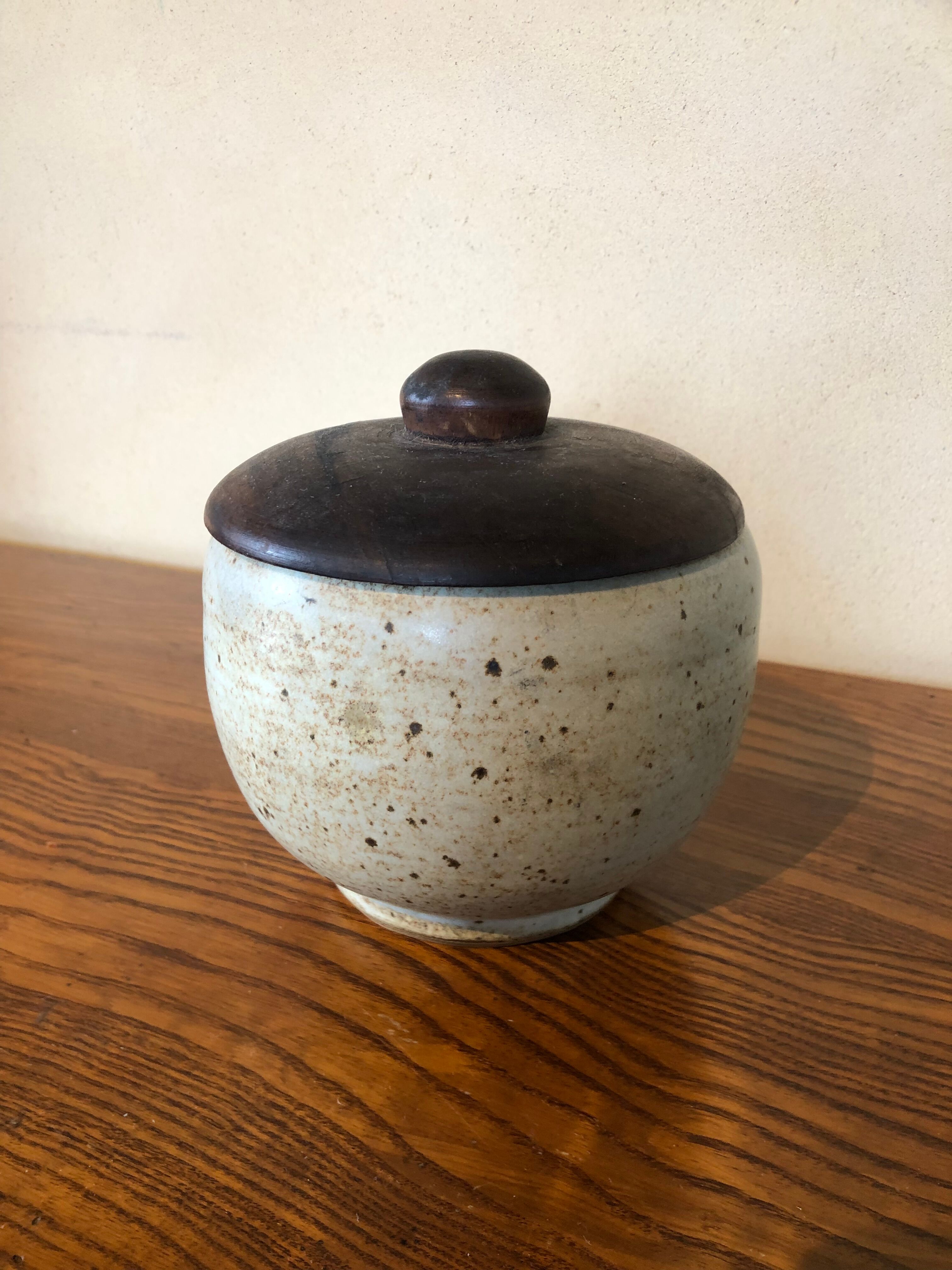 Ceramic picflower vase