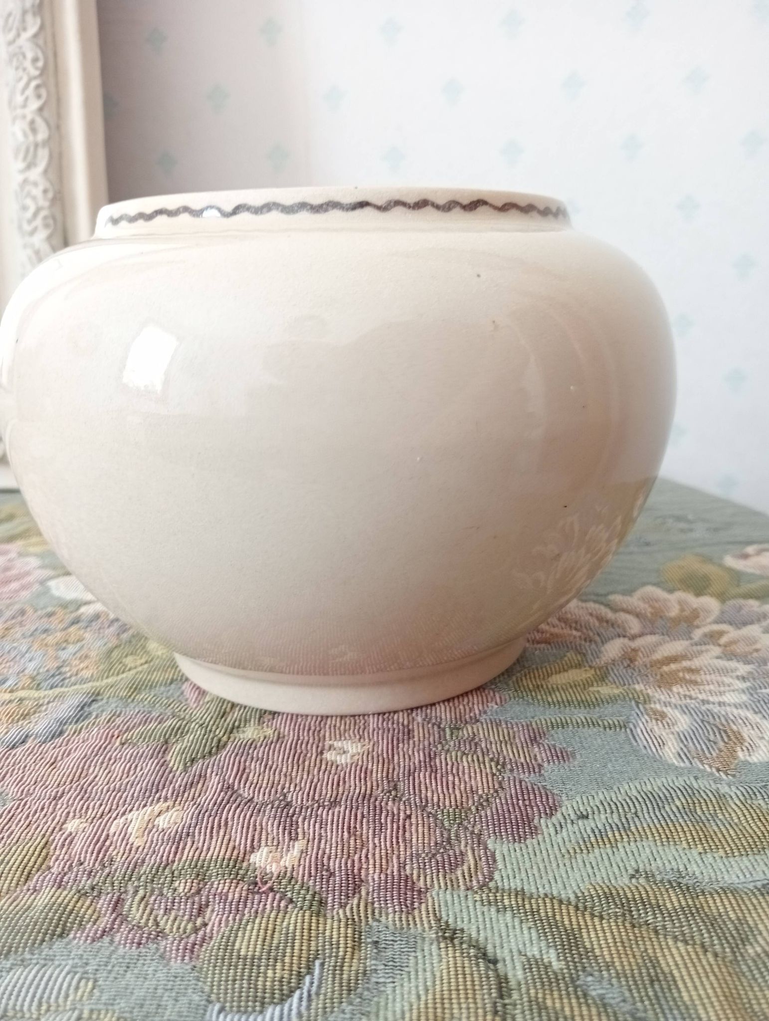 Vase from the Cazalas factory, signed Paule Douau.