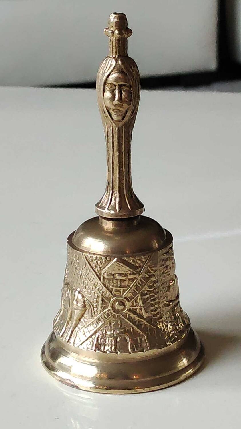 Cloche de Table Antique/Sancho Panza/Écuyer de Don Quichotte .En bronze doré.14,5 x 6,5 cm