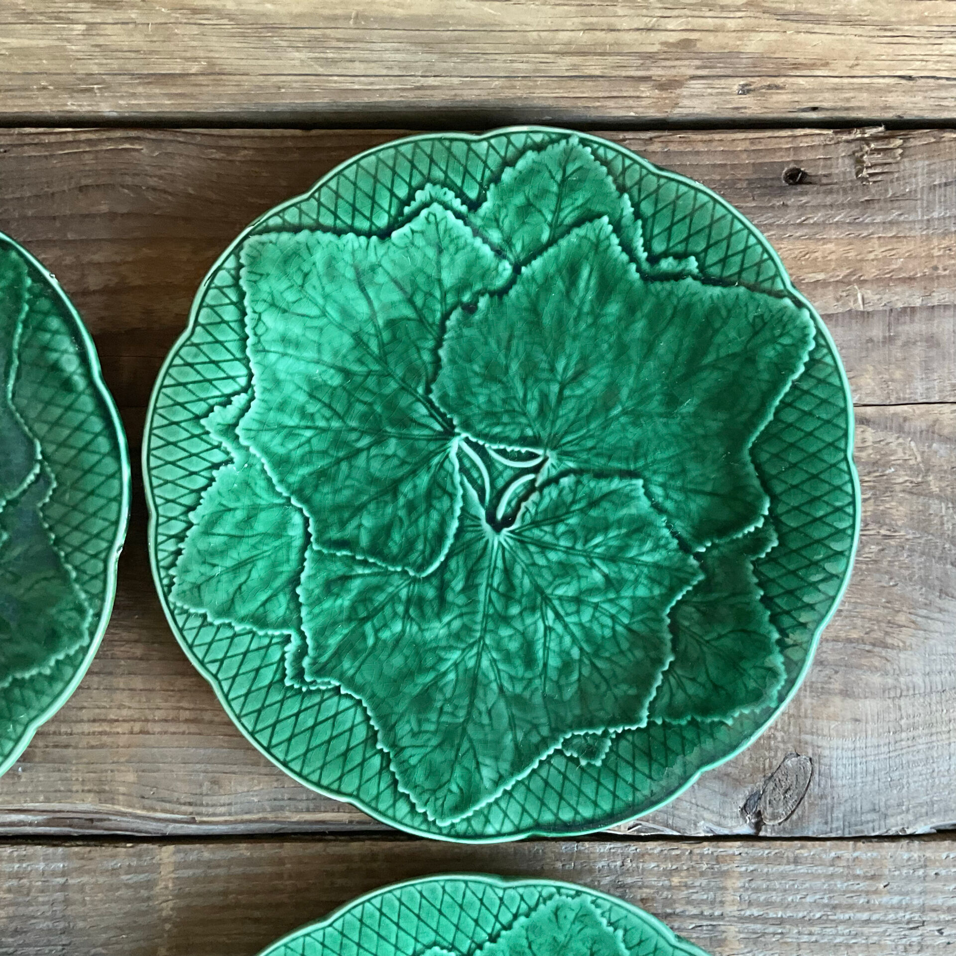 4 assiettes à dessert barbotine Gien vertes 