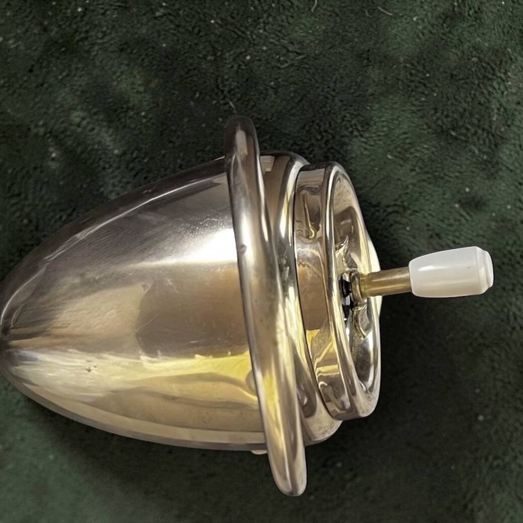 Space Age pivoting floor ashtray in anodised gold aluminium – Mettawa