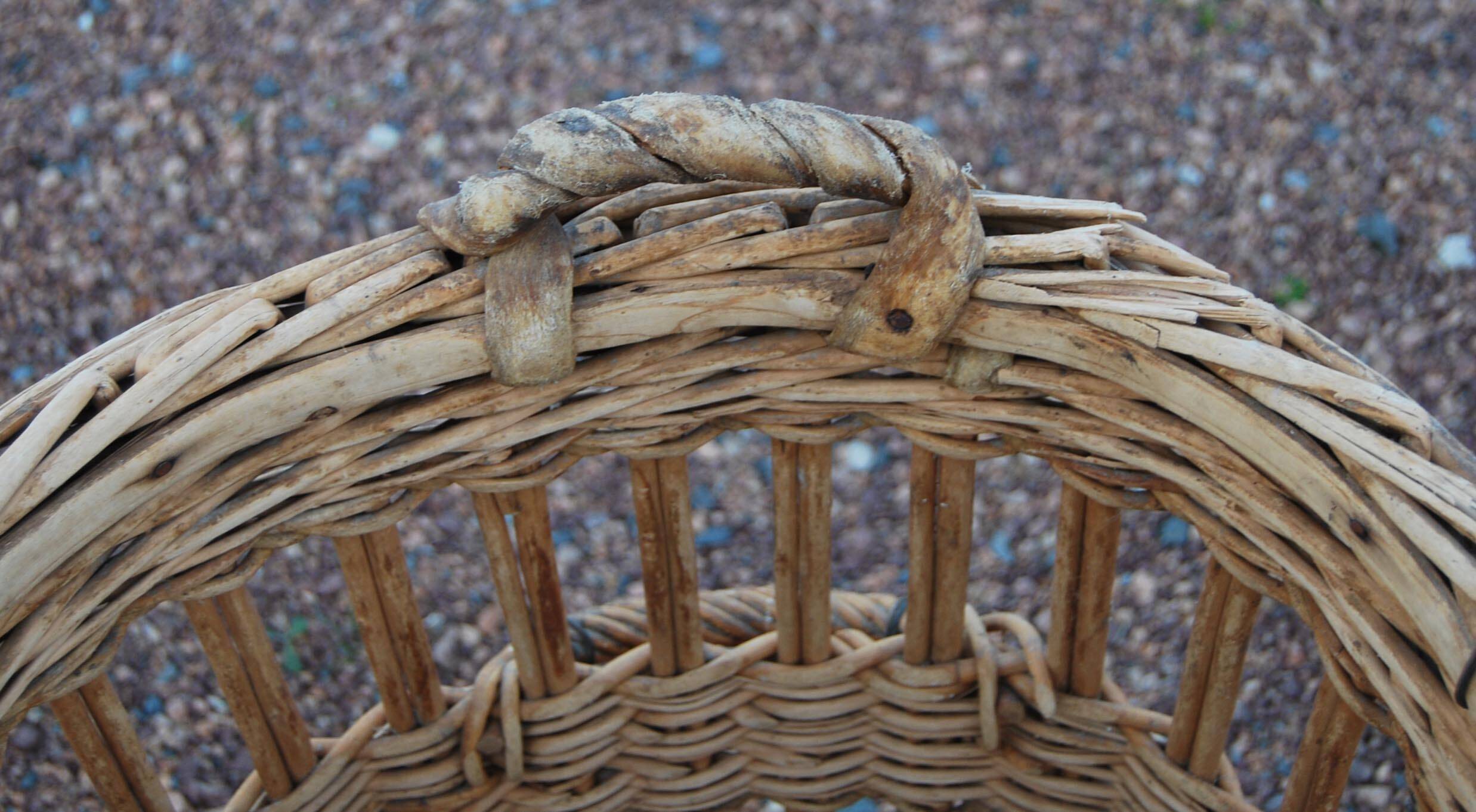 Old and large wicker baker's basket - 1920s-1930s