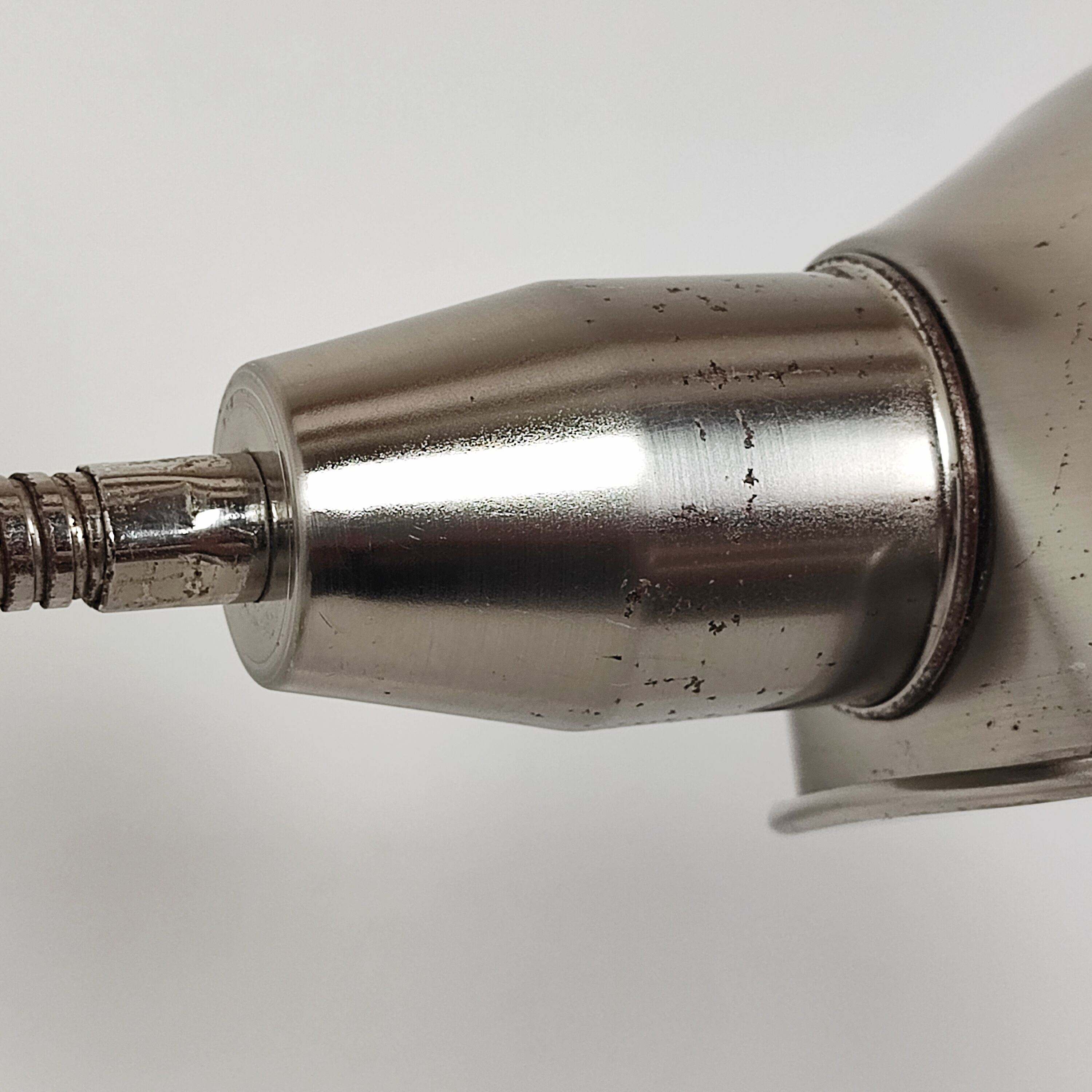 Articulated desk lamp