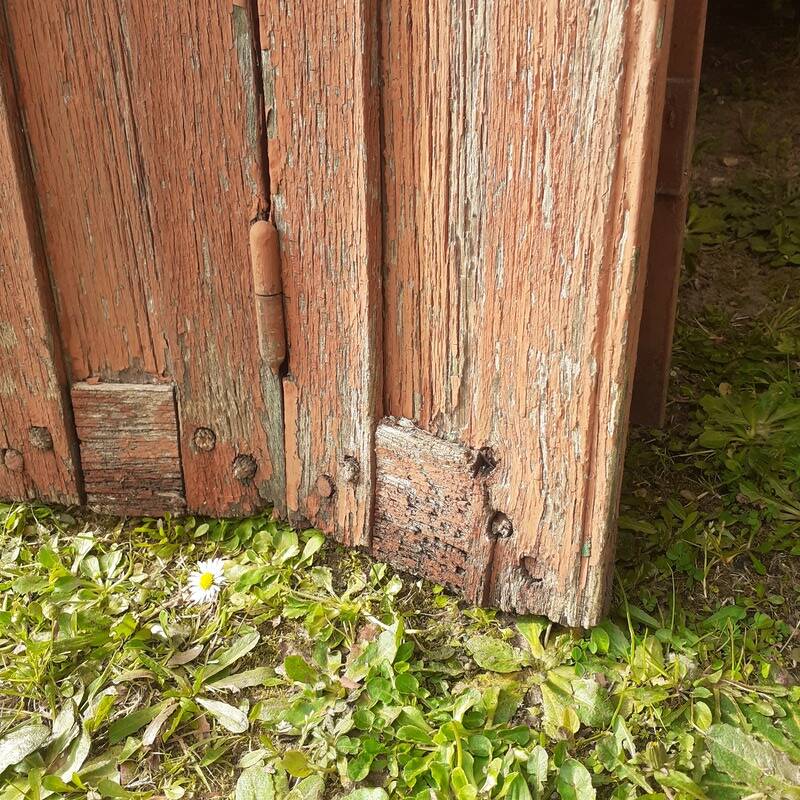 Volets anciens persiennes en parties hautes panneaux pliants bois massif