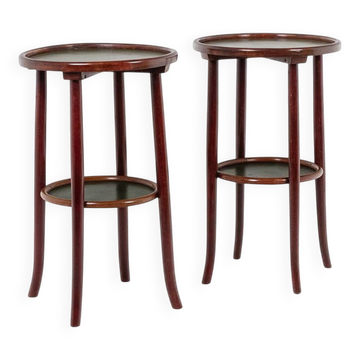 Thonet. Pair of side tables with 2 tops in stained beech. 1900s.