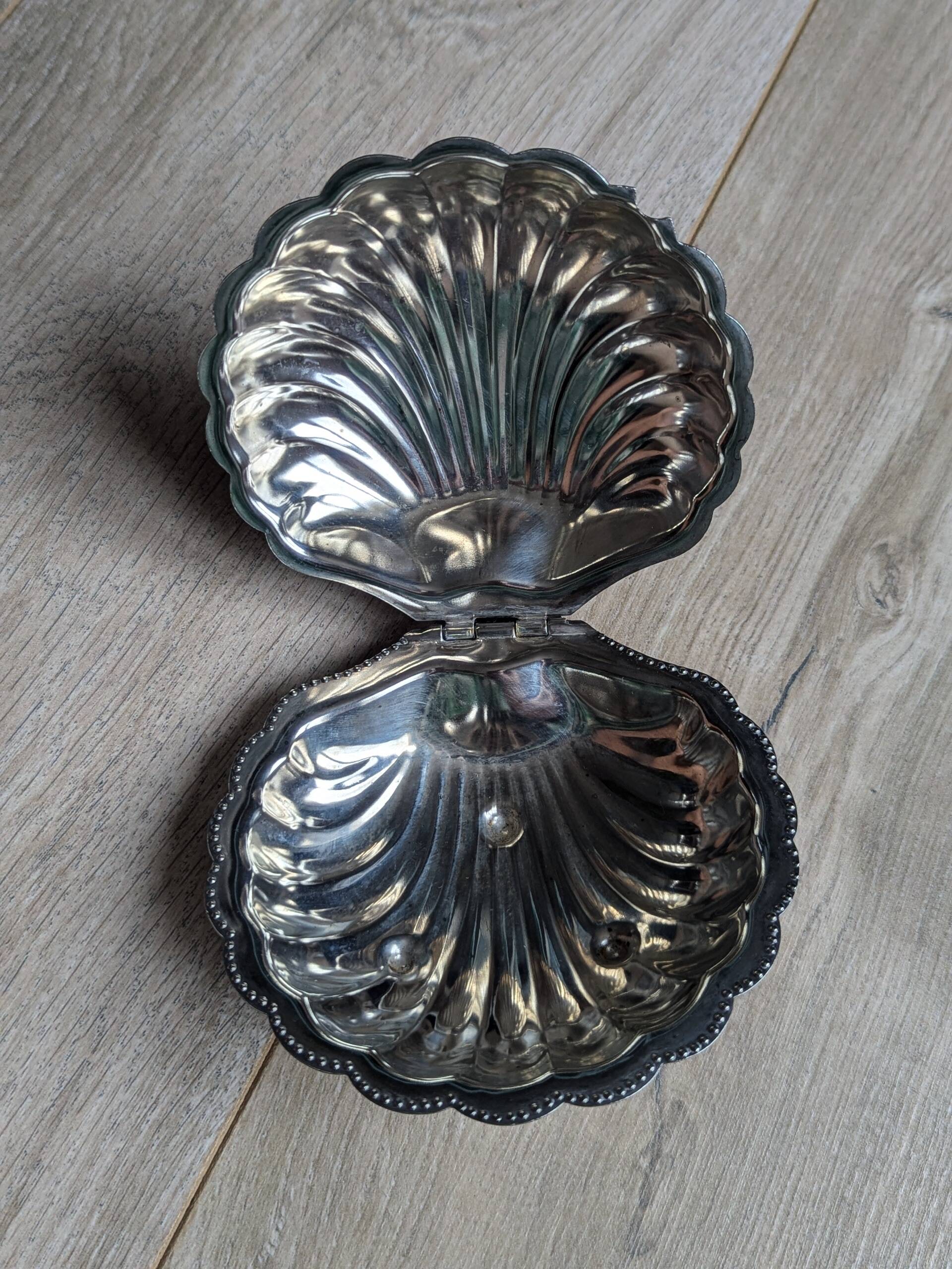 Shell ashtray - scallop shell
