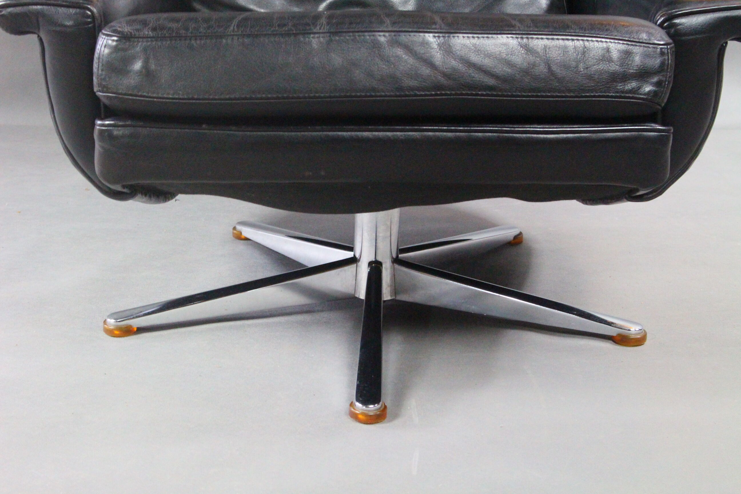 Danish Leather Swivel Lounge Chair by Werner Langenfeld for Esa Møbler, 1960s