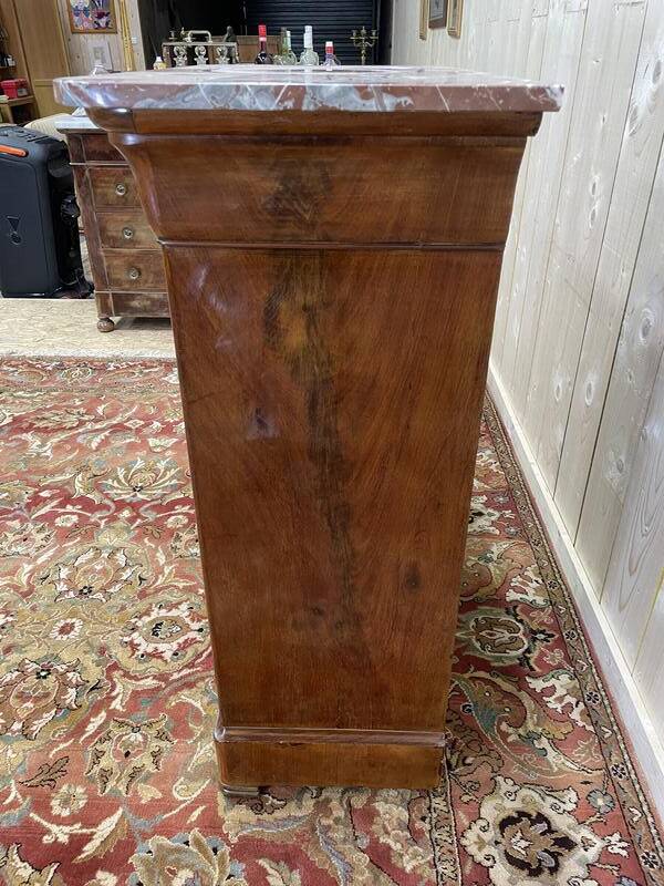 Chiffonnier - Commode époque Louis Philippe en acajou et placage d’acajou.