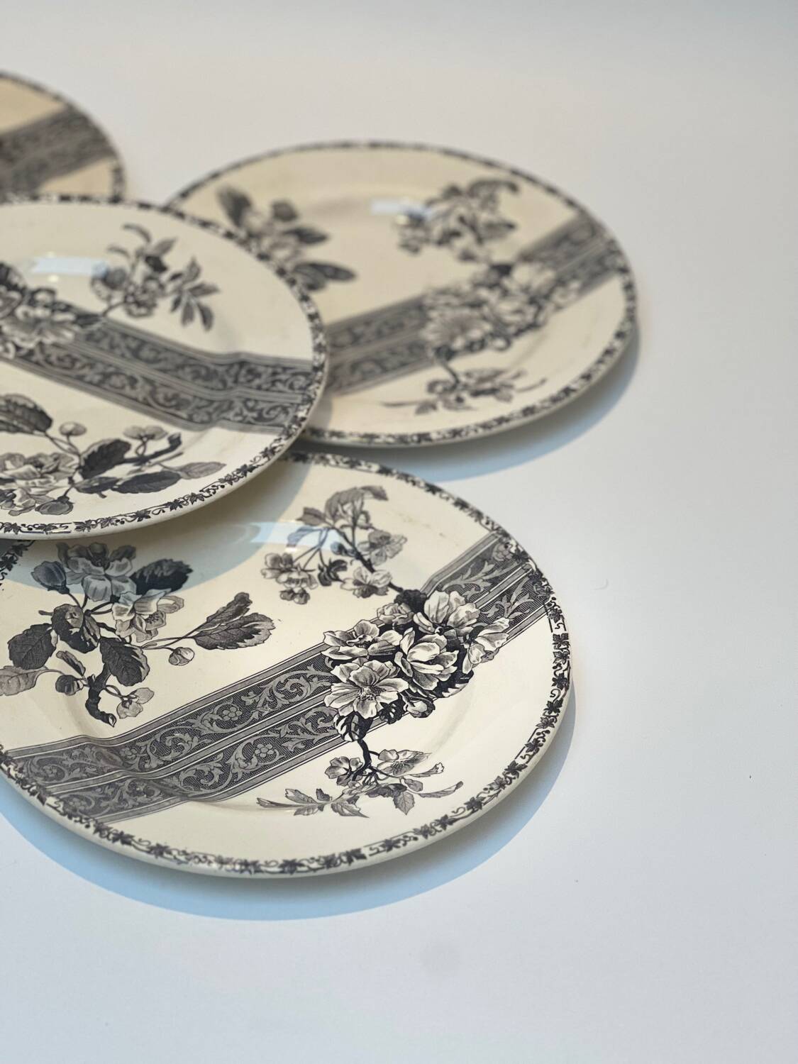 Floral iron earth plate