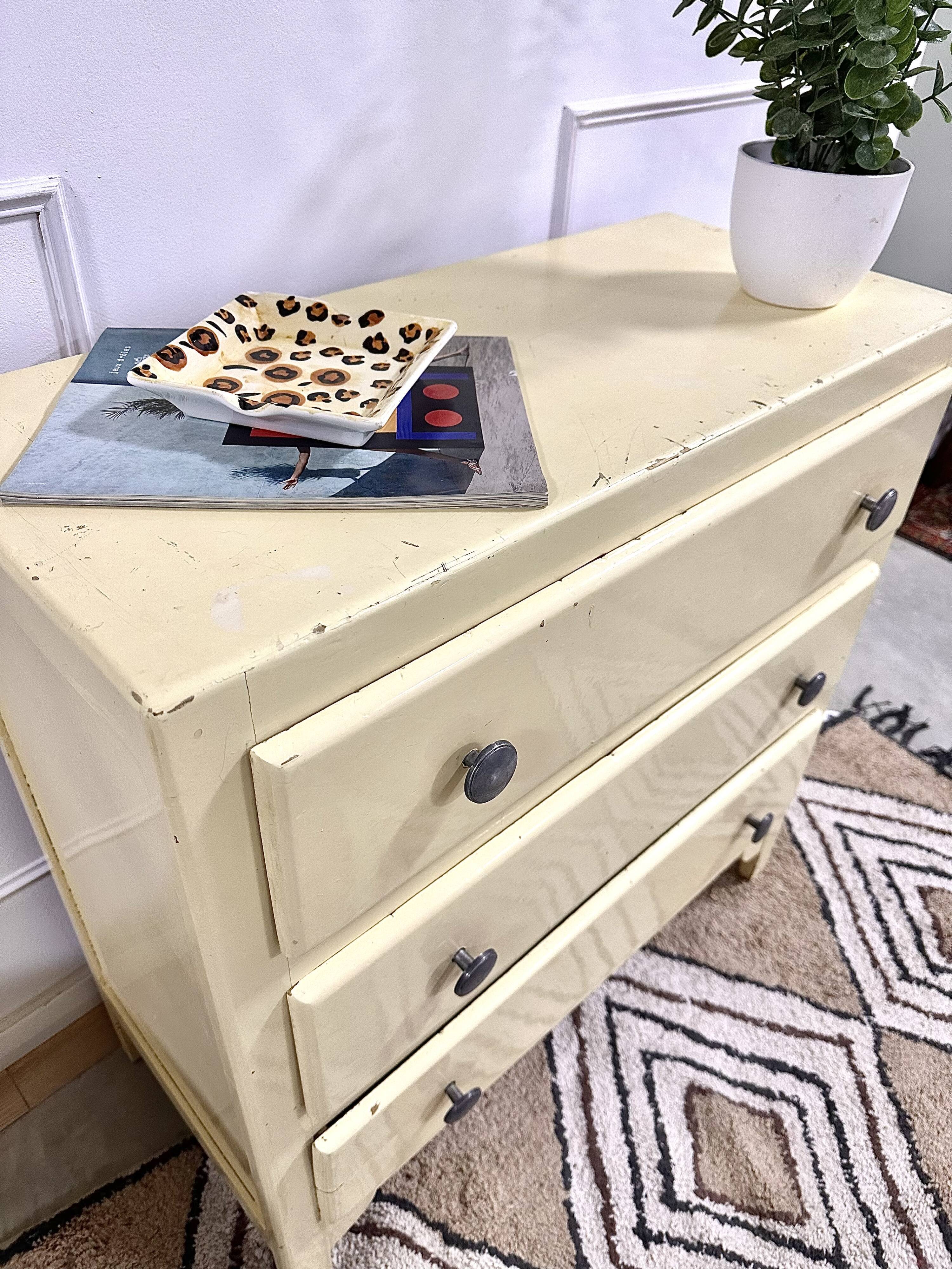 Vintage chest of drawers beige paint