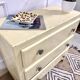 Commode vintage peinture beige