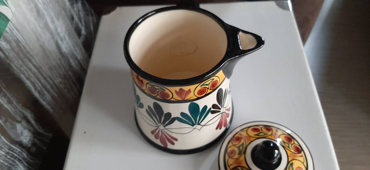 Breton chocolate pot