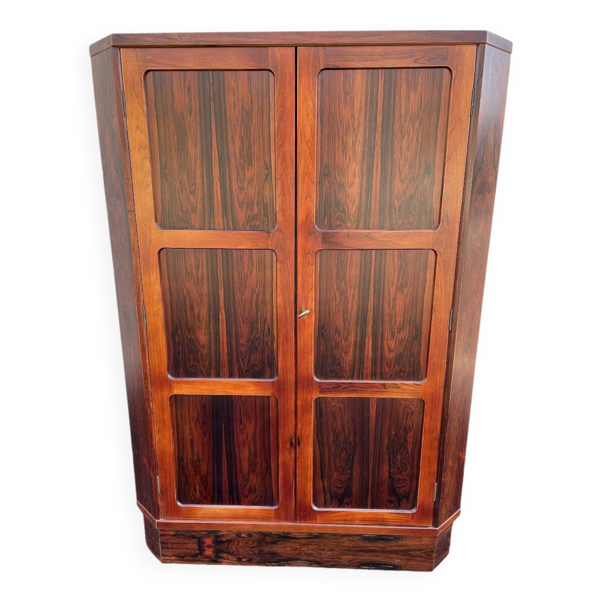 Vintage Scandinavian Wahl Iversen corner cabinet in Rio rosewood 1960