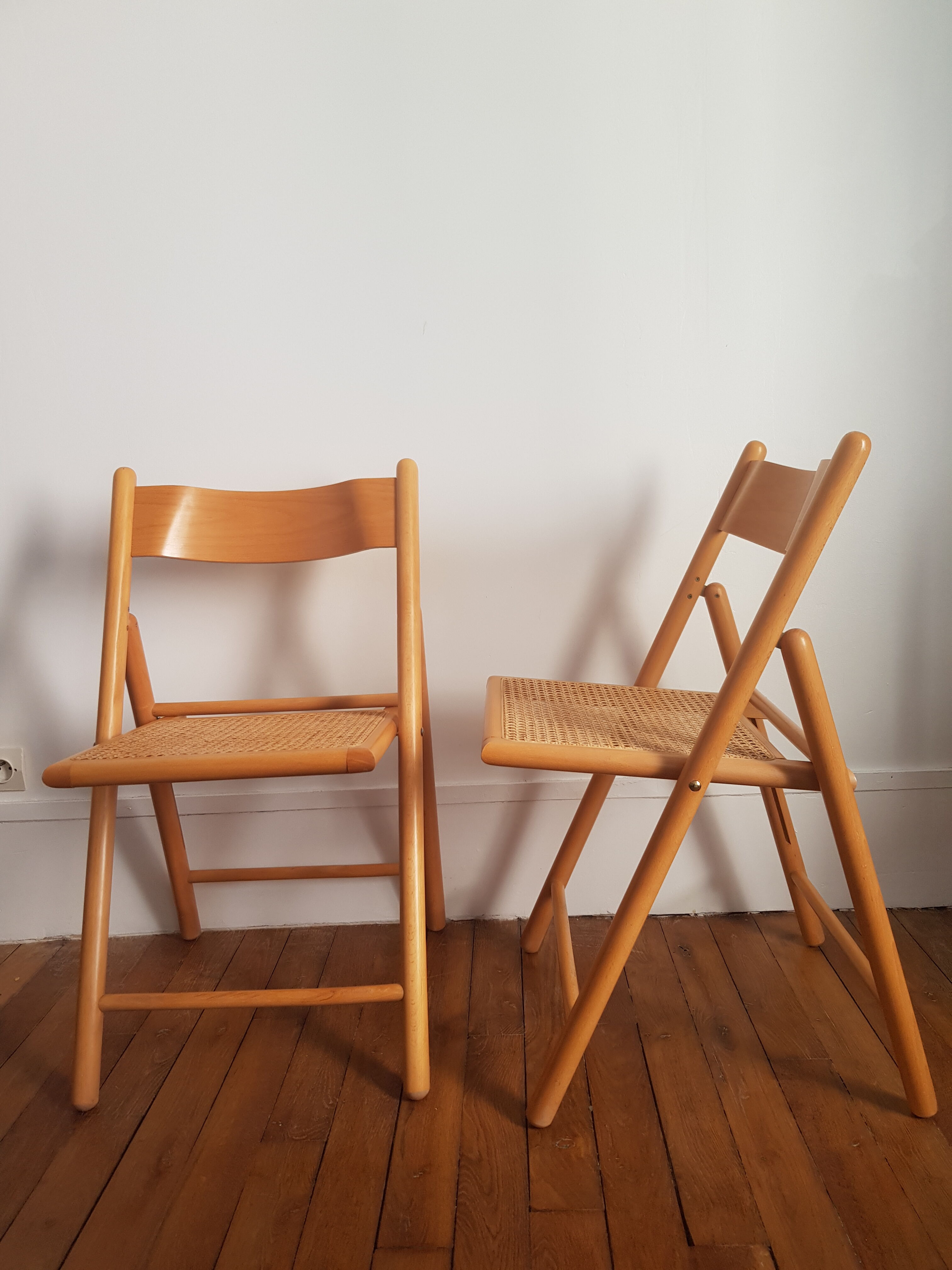 Set of 2 folding chairs cannees