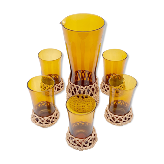 Service de verres et pichet en verre ambré et raphia 50’s