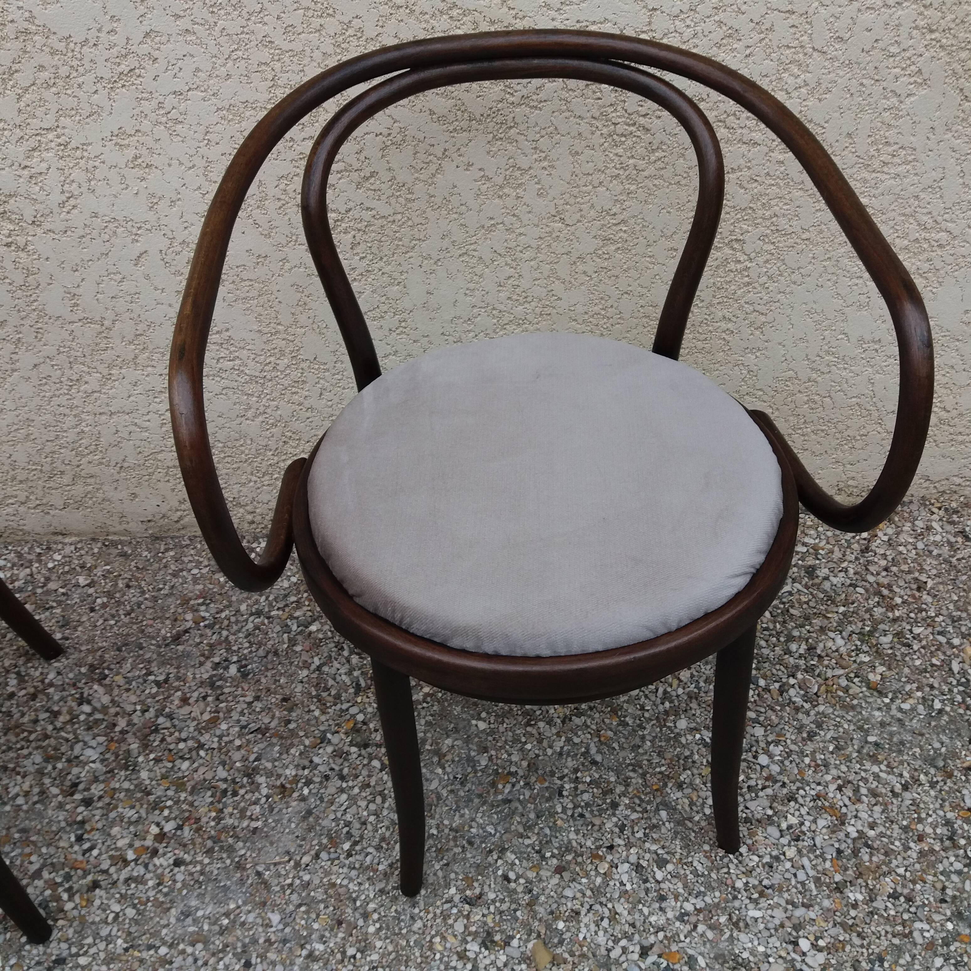 Set of 4 209 Thonet chairs