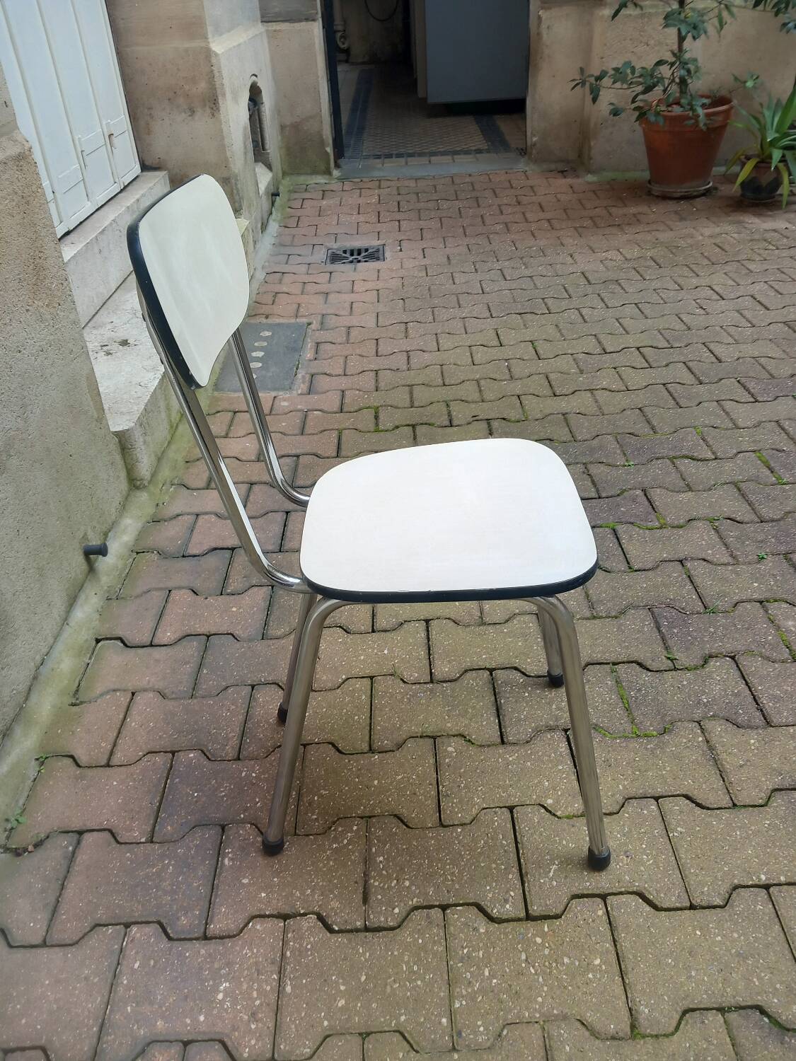 Chaise en formica