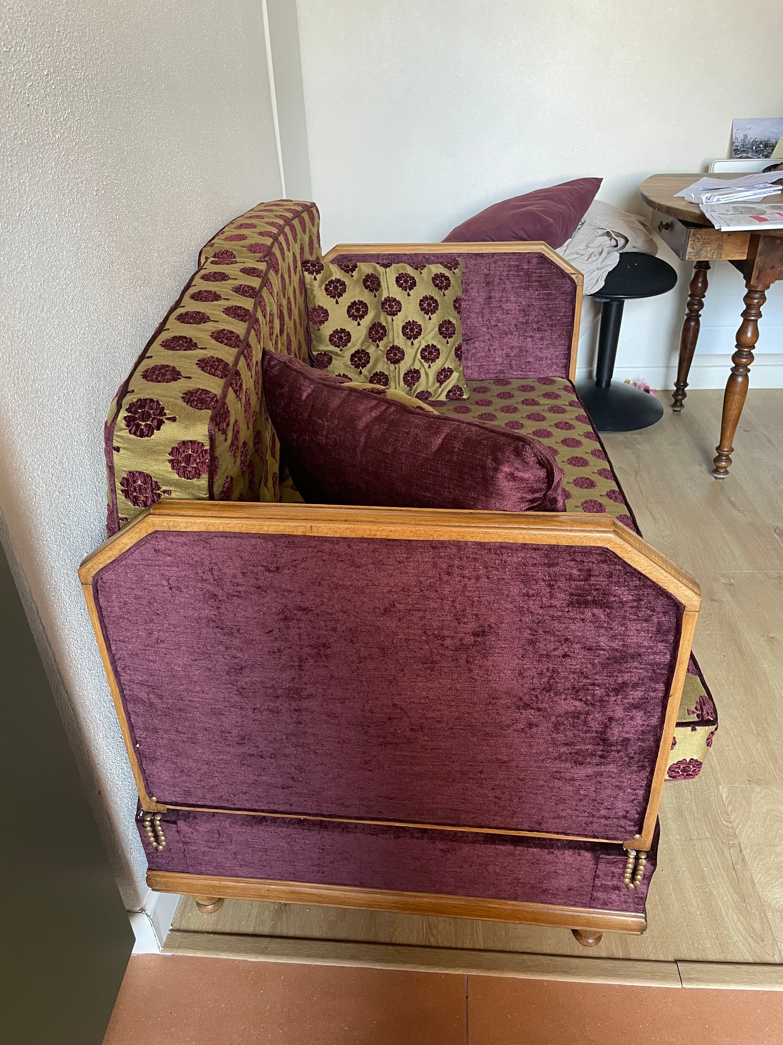 Small 2-seater Art Deco sofa in wood and fabric.
