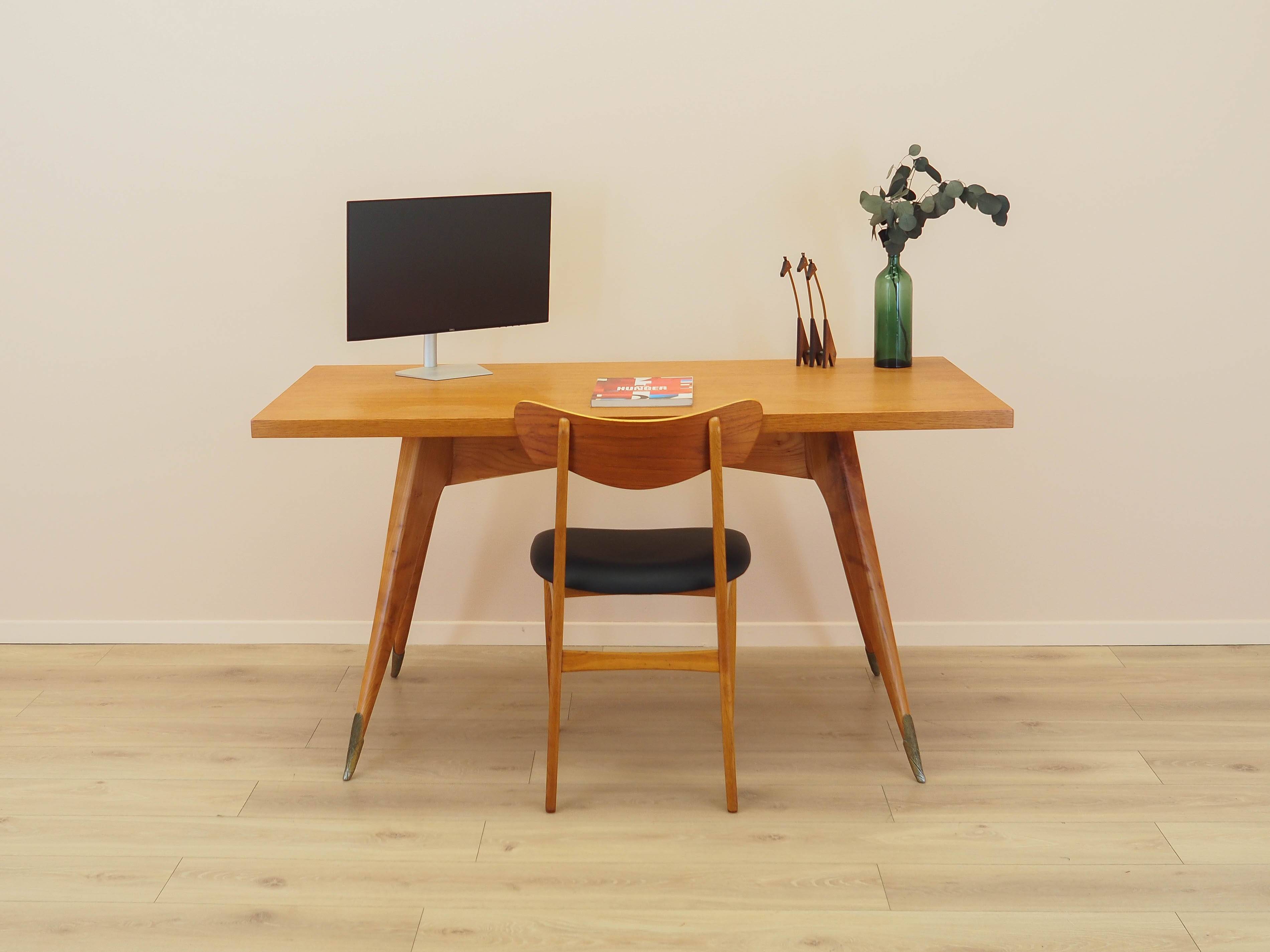 Oak desk, Italian design, 1970s, manufactured in Italy