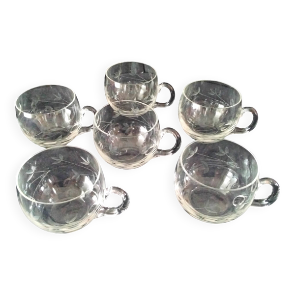 6 Verres ou tasses à punch en verre gravé