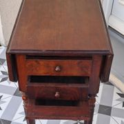 Petite table à rabats