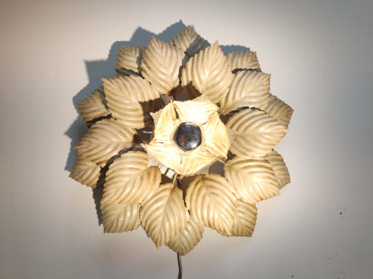 Wall lamp flower 70s