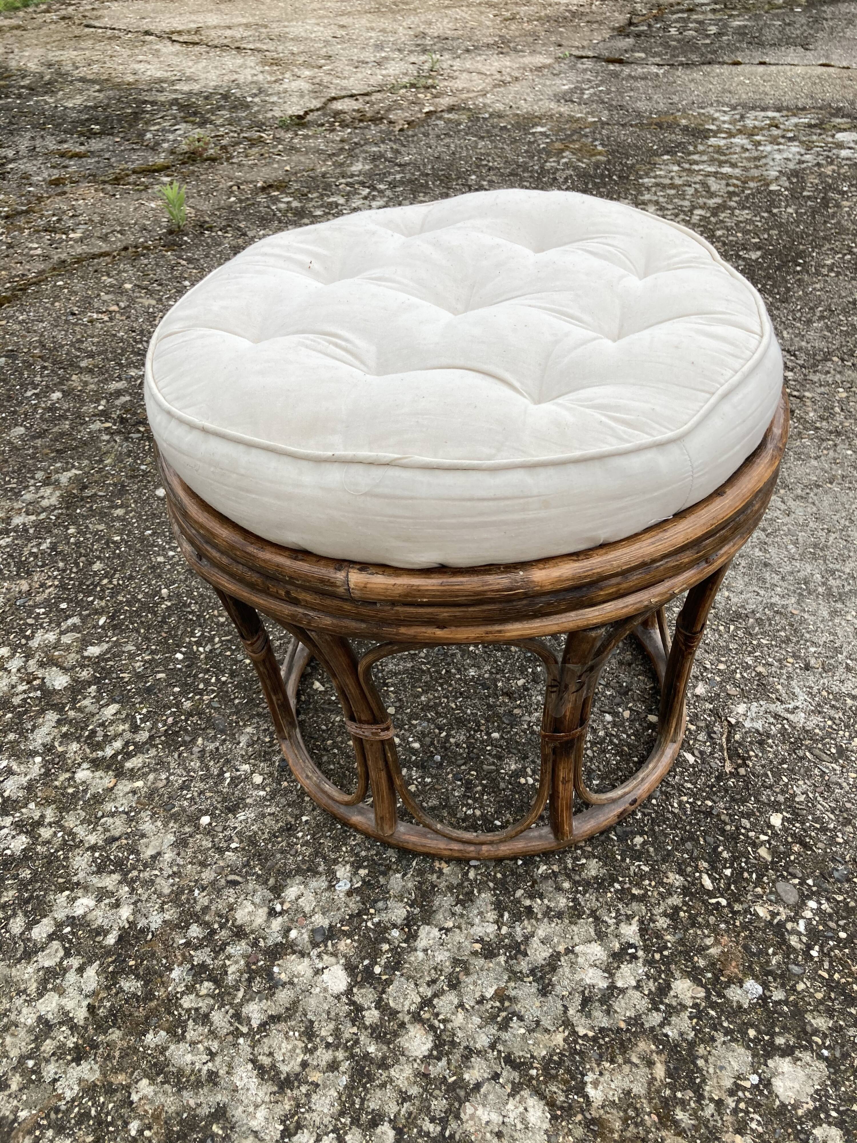 Pouf in rattan