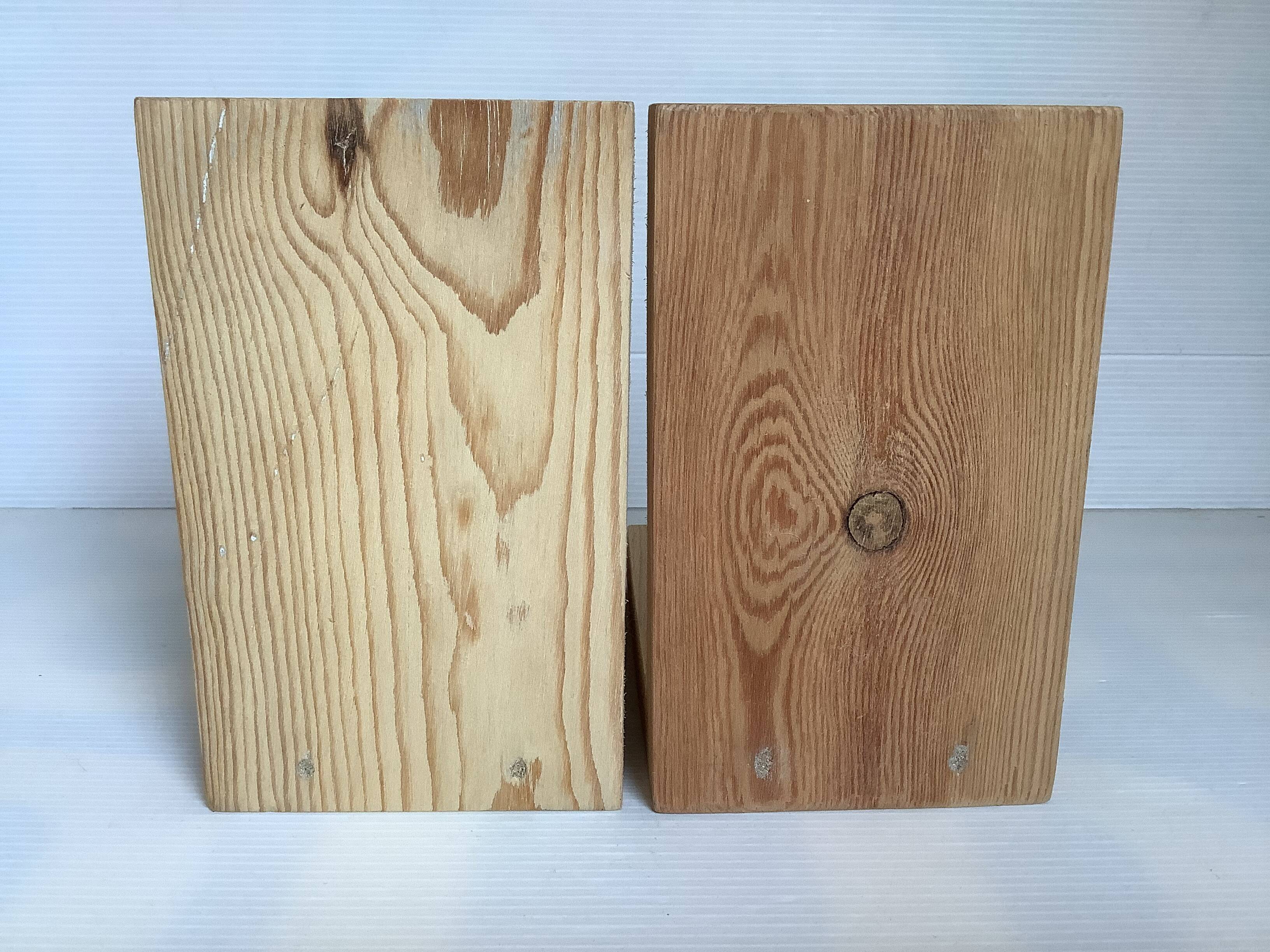 Paire de serre-livres scandinaves en bois
