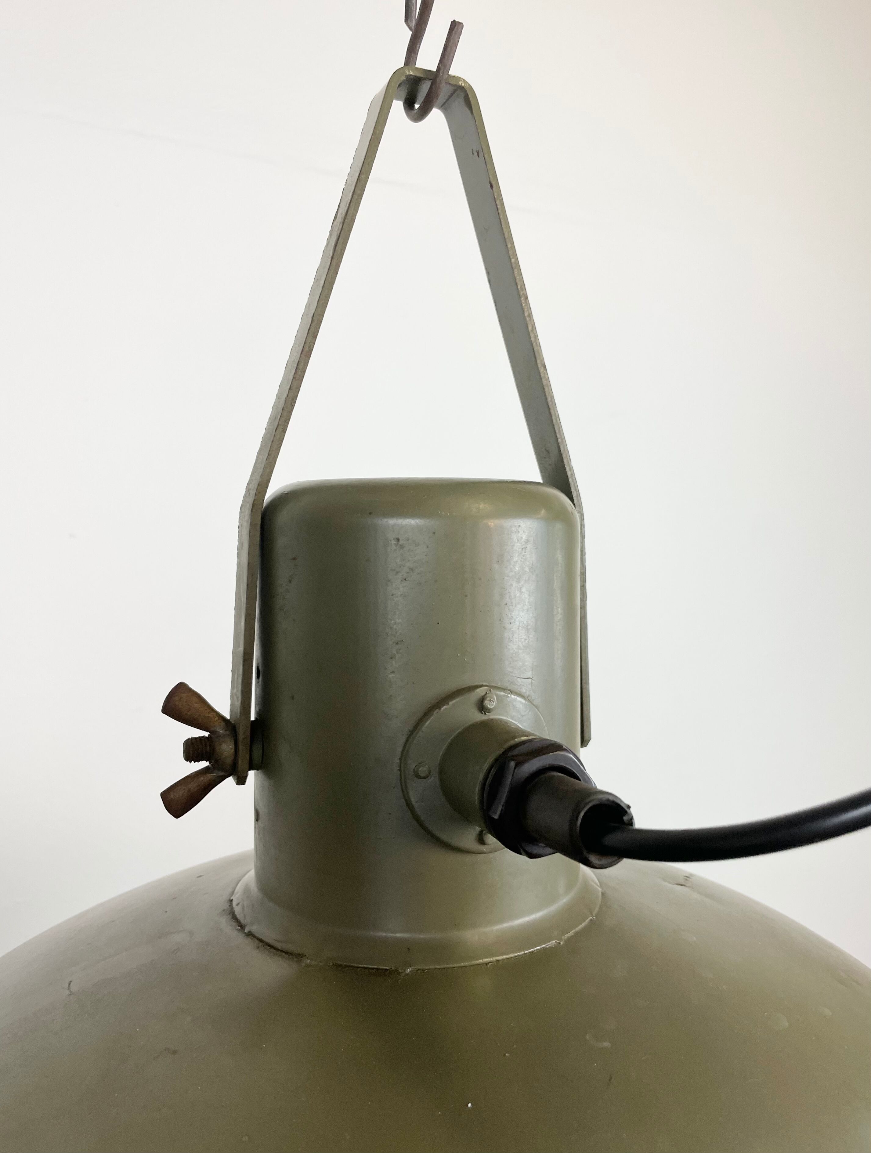 Vintage green army pendant lamp, 1960s
