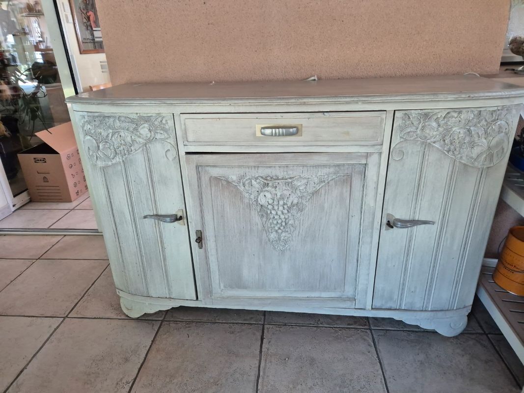​Buffet bas Art Déco en bois patiné