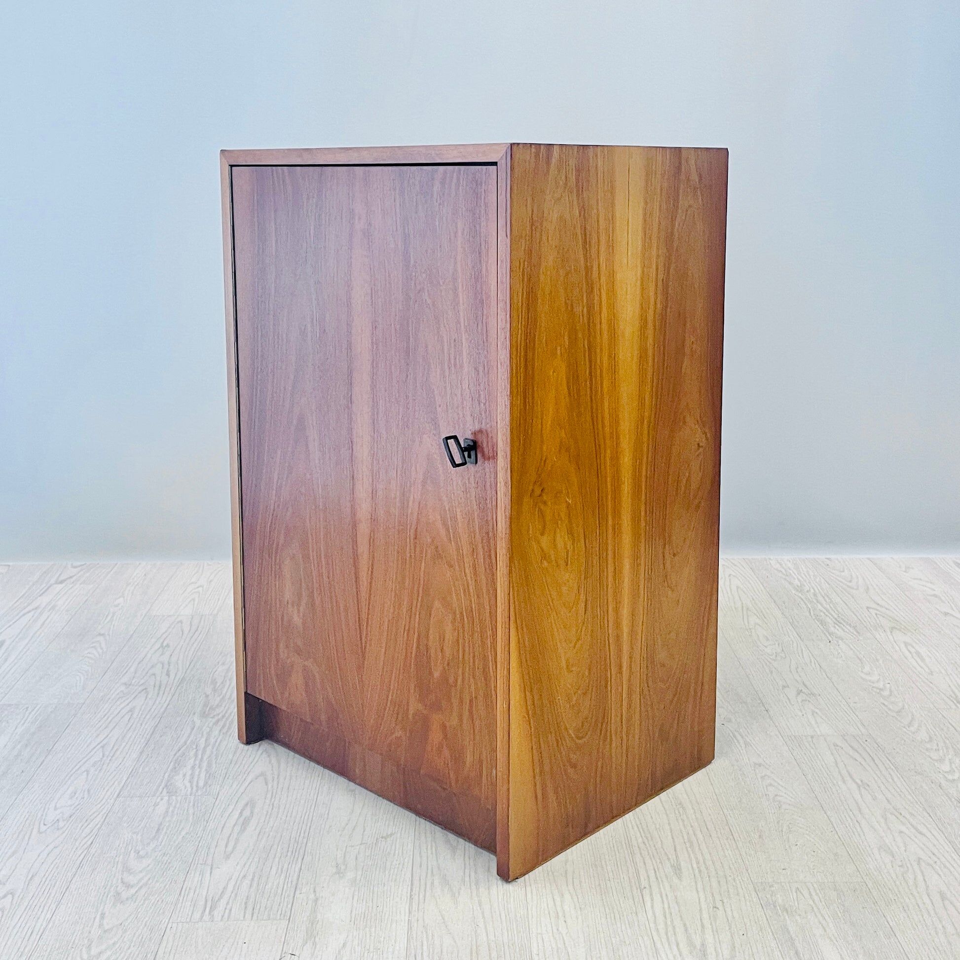 Dresser bedside table