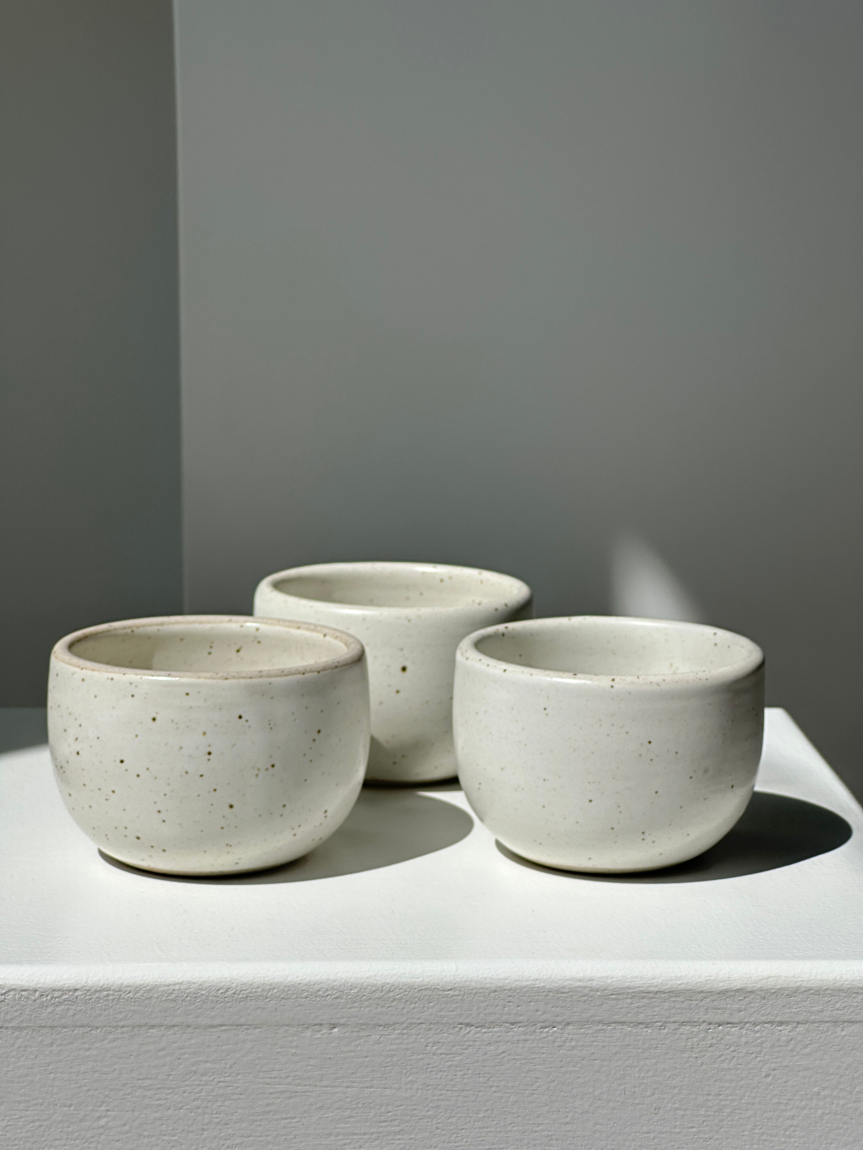Trio of white ceramic cups D9cm