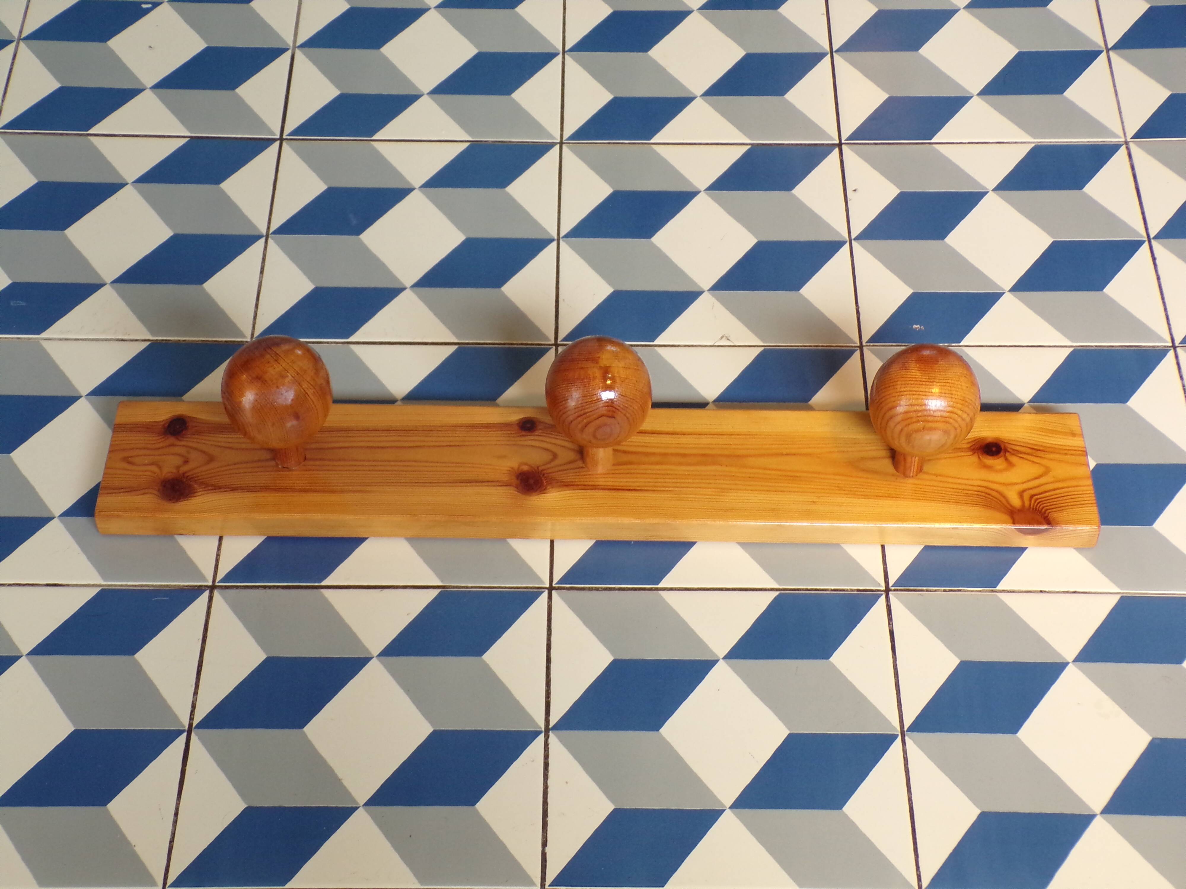 1980s pine coat rack with 3 balls