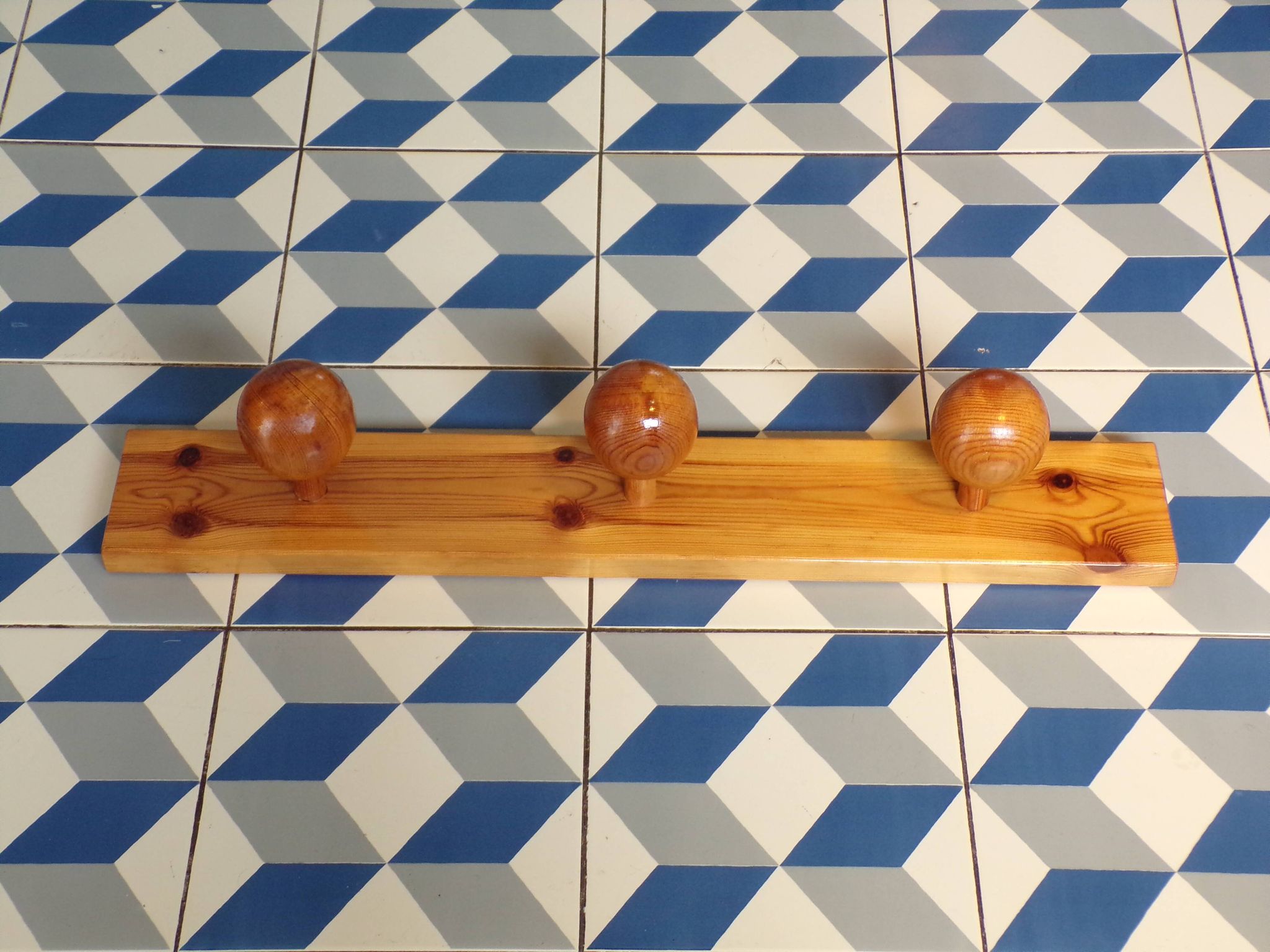 1980s pine coat rack with 3 balls