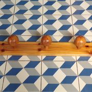 1980s pine coat rack with 3 balls