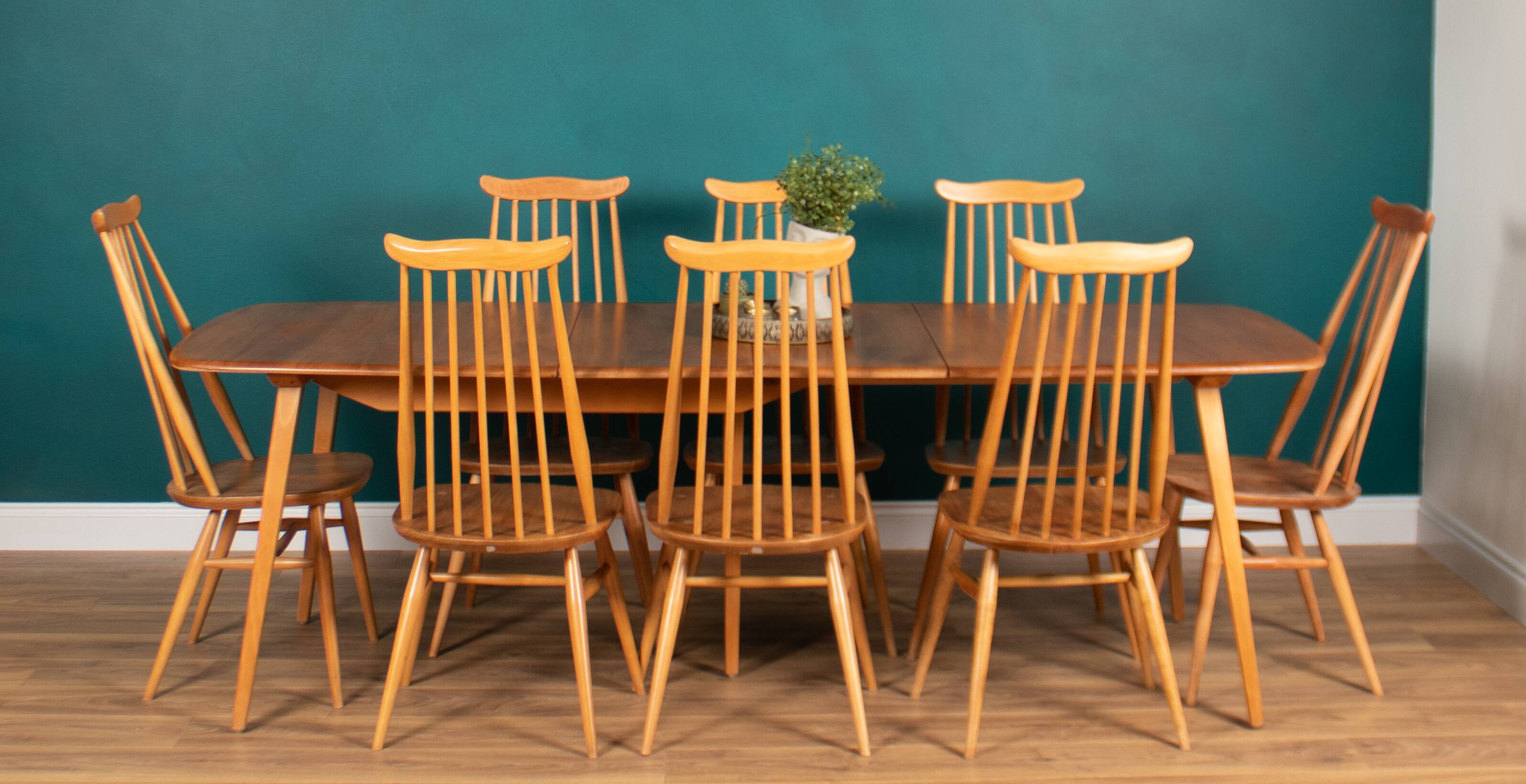 Table de salle à manger rétro en orme blond modèle 444, grande planche et 8 chaises de salle à manger d'orfèvre