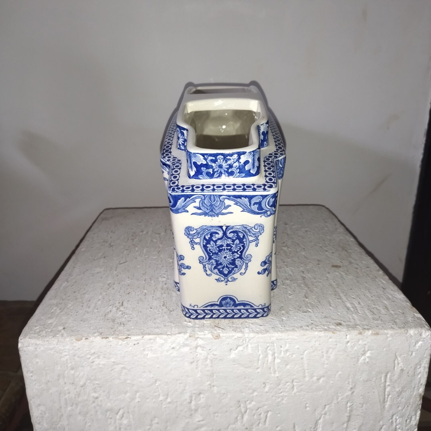 Vase in earthenware of Gien