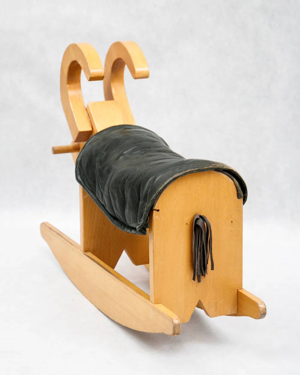 Bouc à bascule en bois vintage du milieu du siècle des années 1960