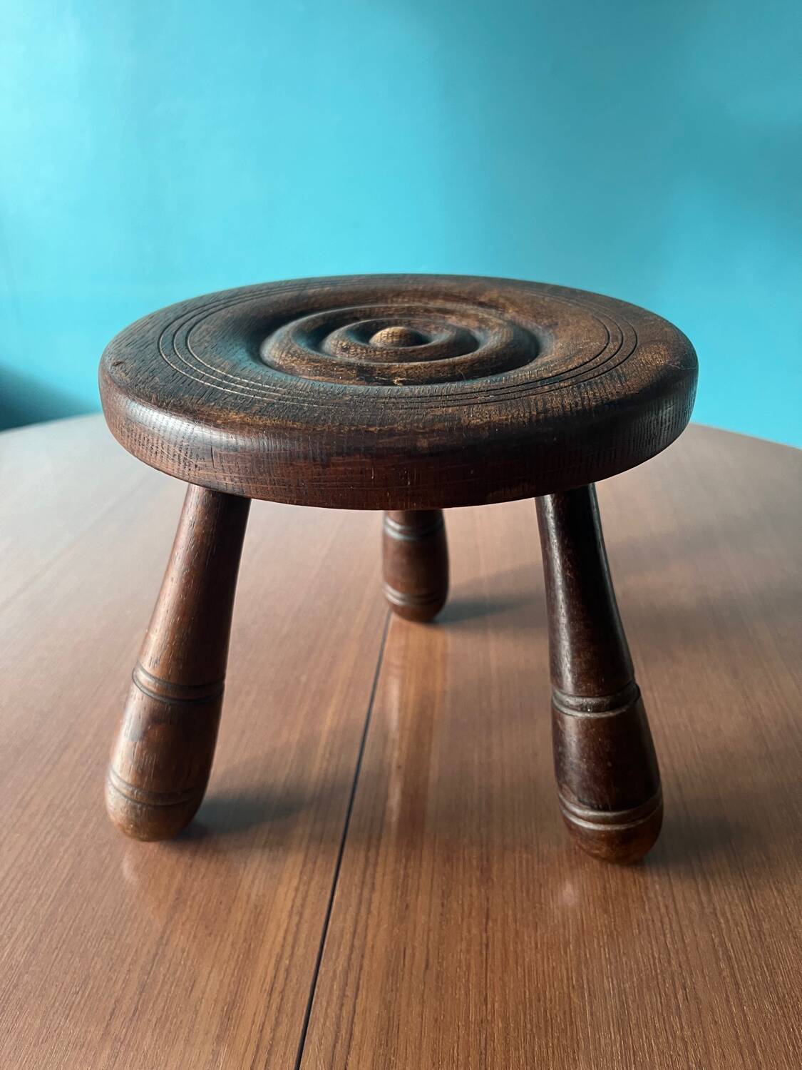 Petit tabouret tripode ou porte plante