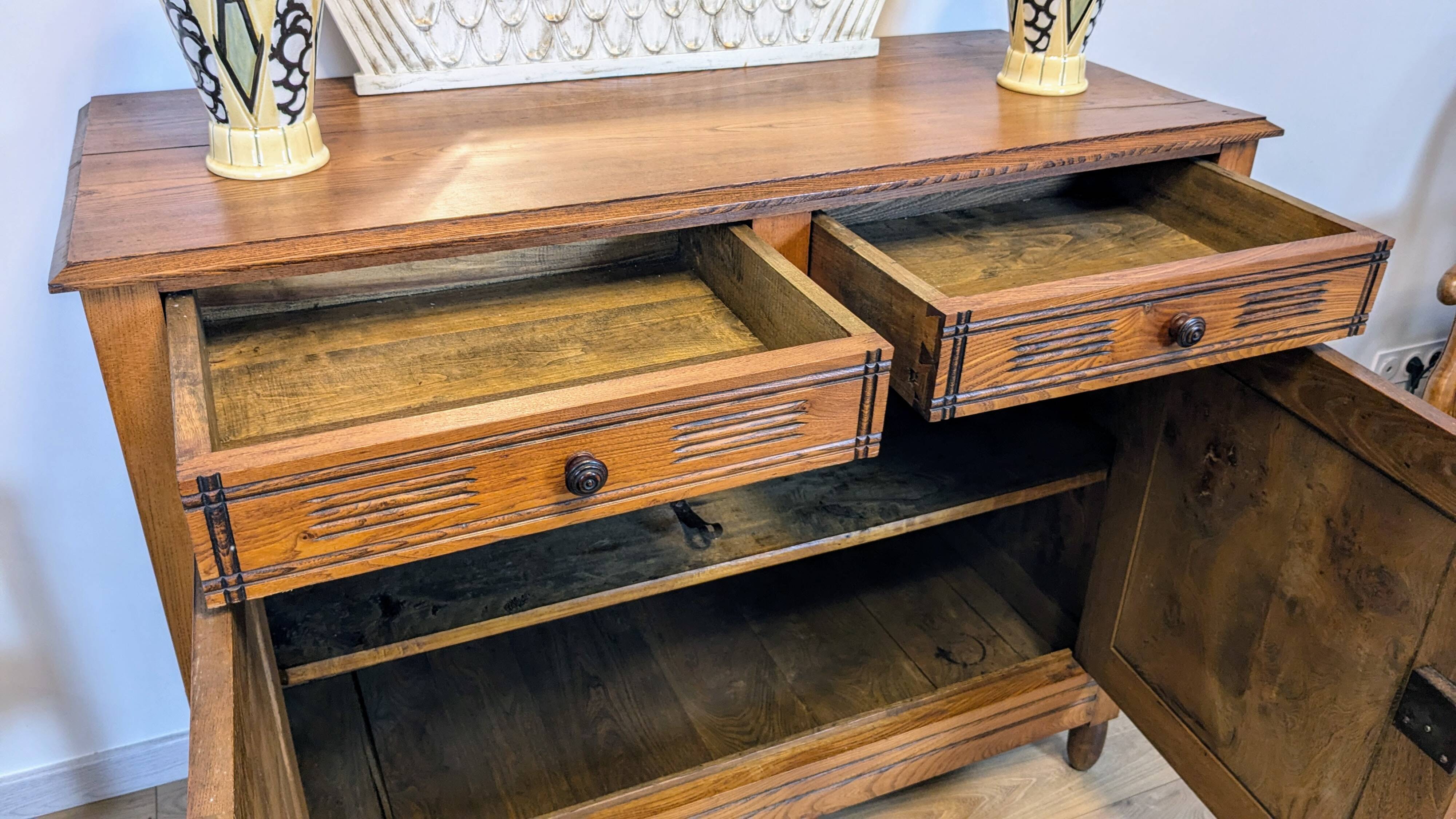Early 20th century country sideboard in solid wood