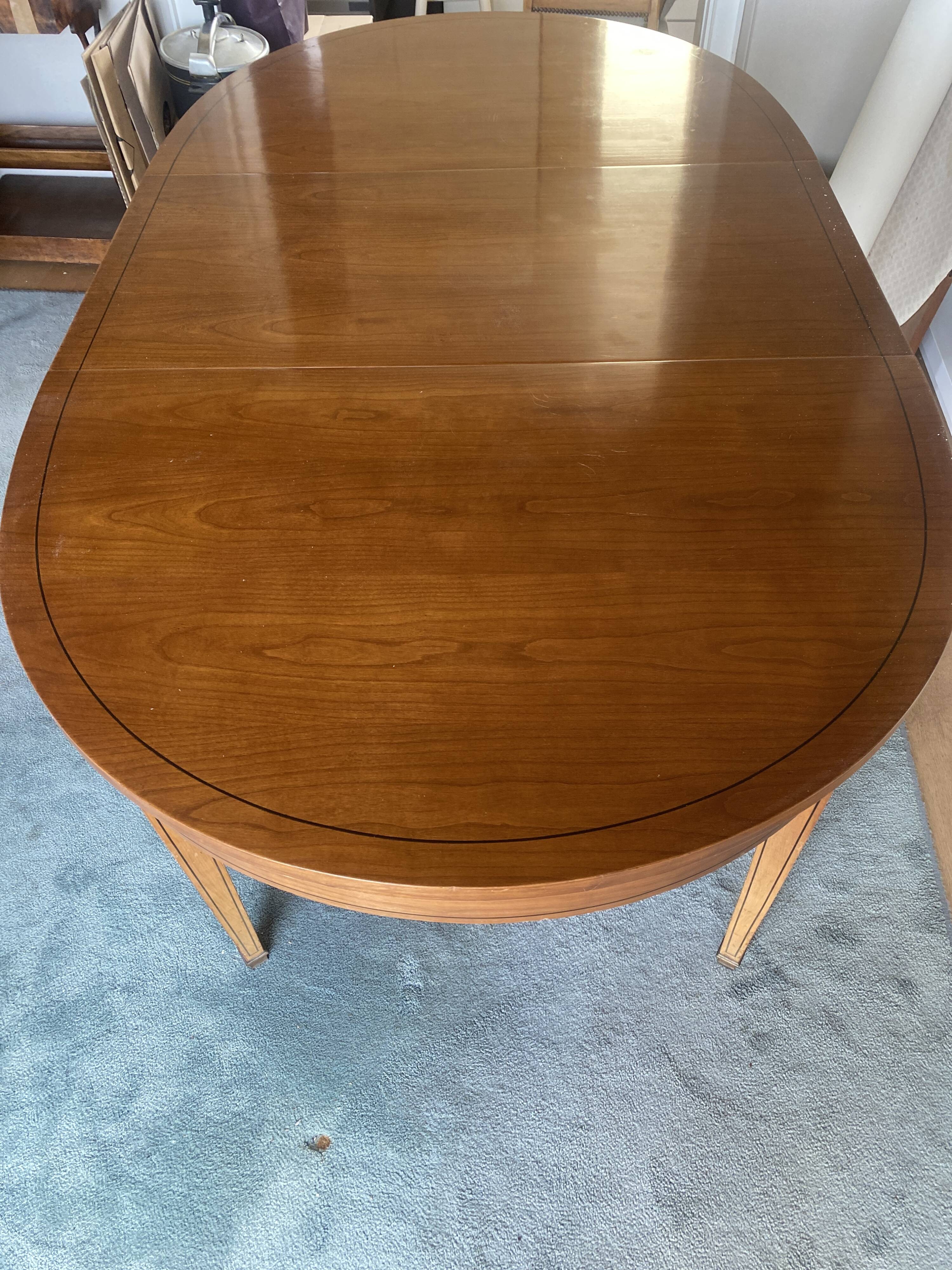 Table de salle à manger de style Directoire