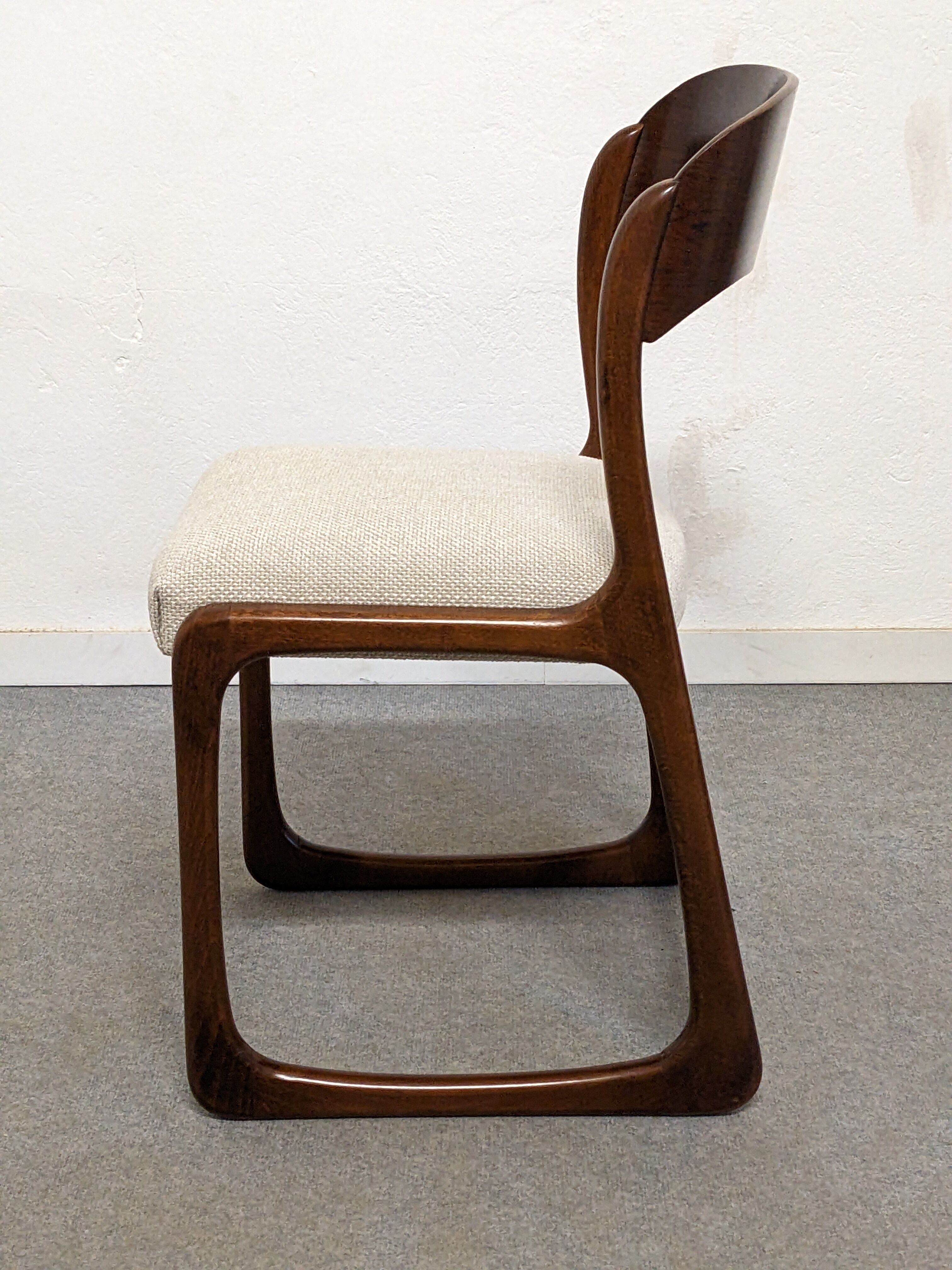 Series of 4 Baumann sled chairs from the 60-70s