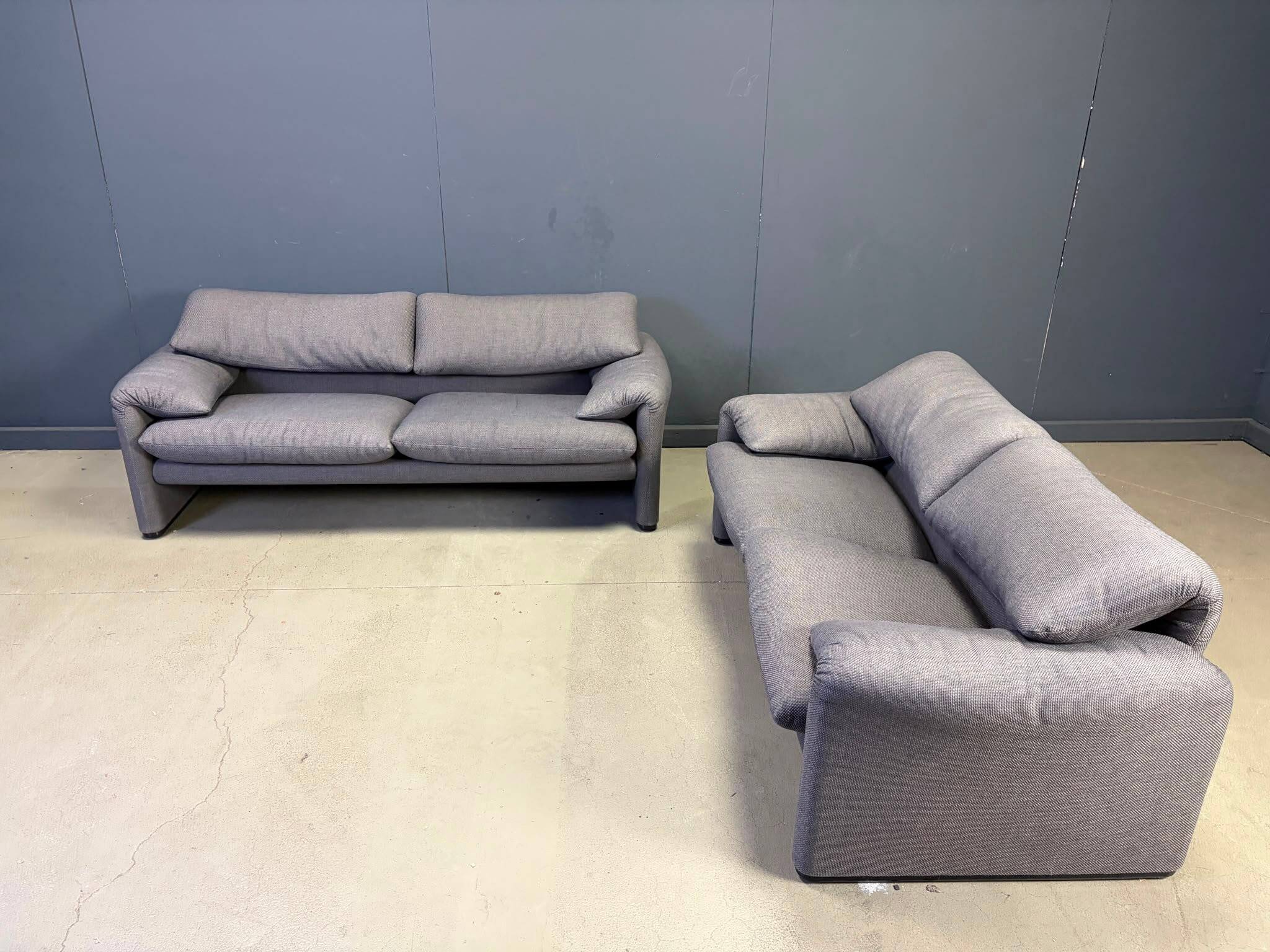 Paire de canapés Maralunga par Vico Magistretti pour Cassina, années 1990.